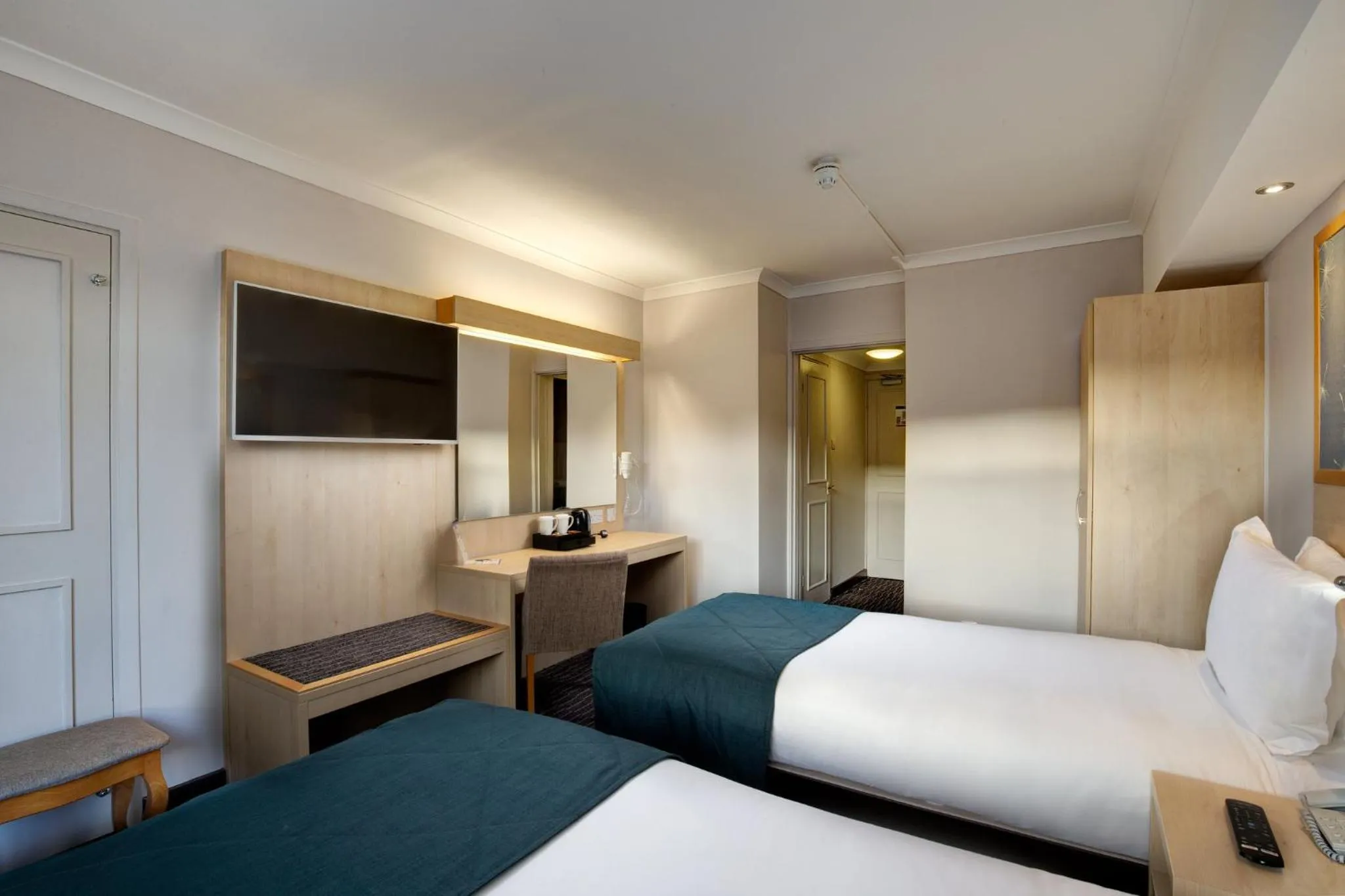 Photo of the whole room, Bed in Bedford Hotel