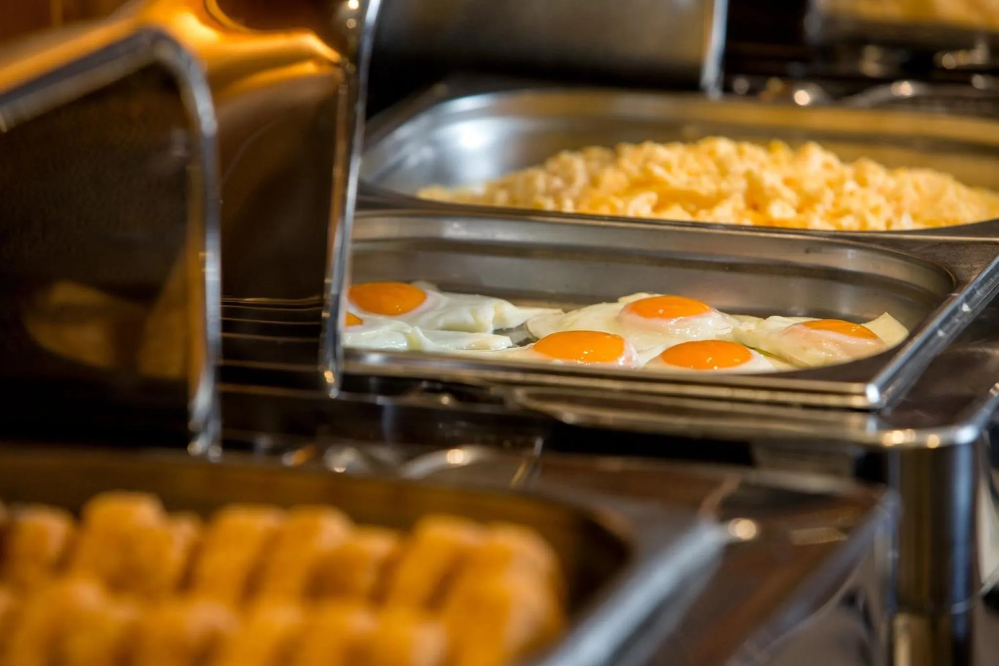 Buffet breakfast in Bedford Hotel