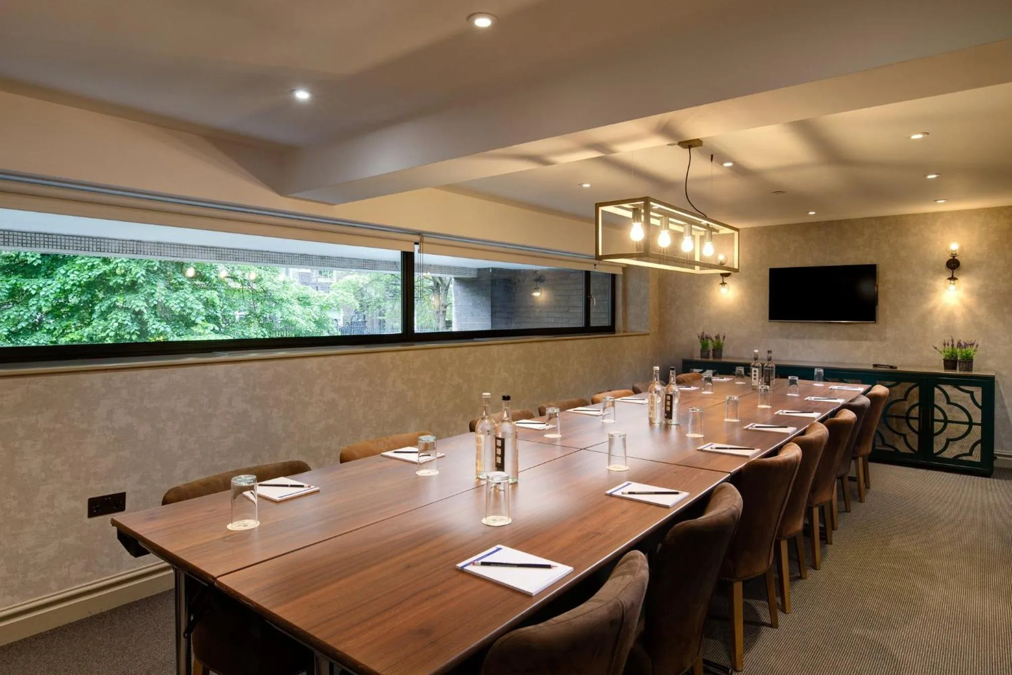 Business facilities in Bedford Hotel