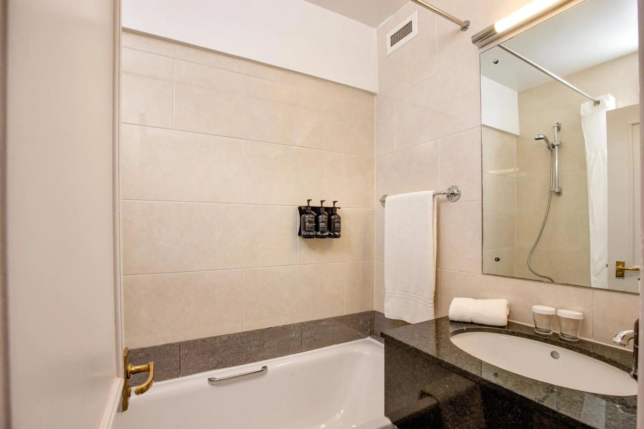 Bathroom in Bedford Hotel