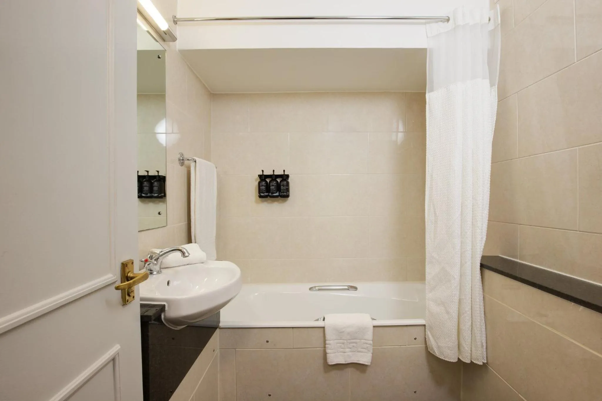 Bathroom in Bedford Hotel