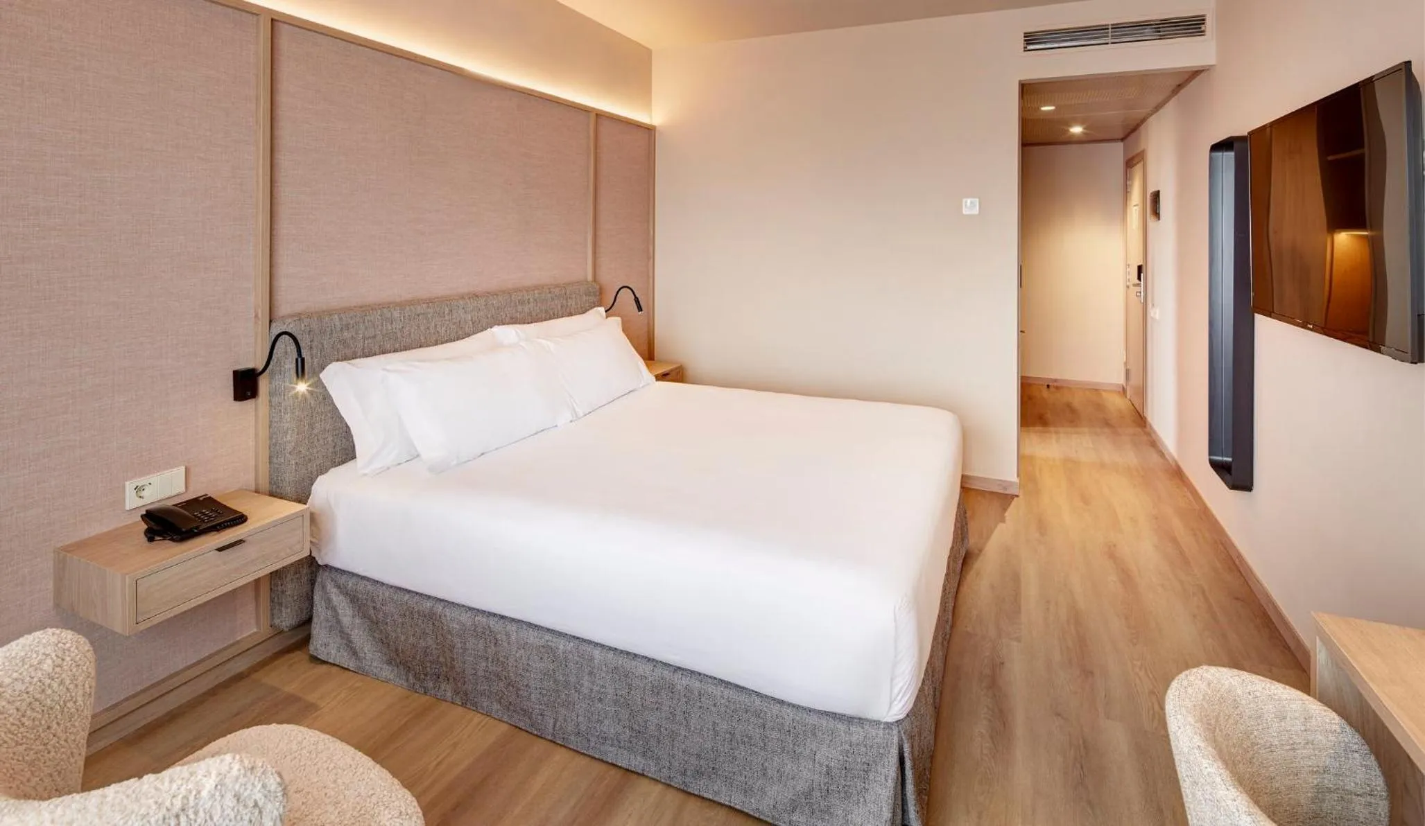 Photo of the whole room, Bed in Sercotel Pozuelo