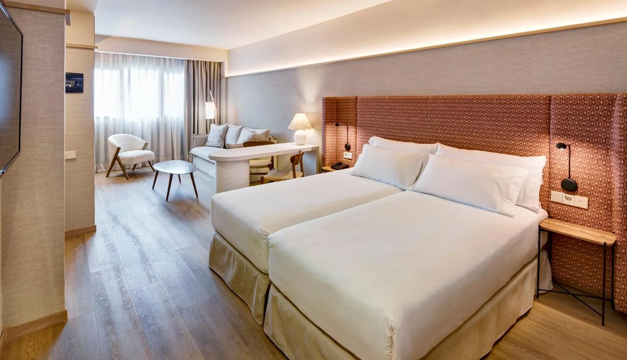 Photo of the whole room, Bed in Sercotel Pozuelo