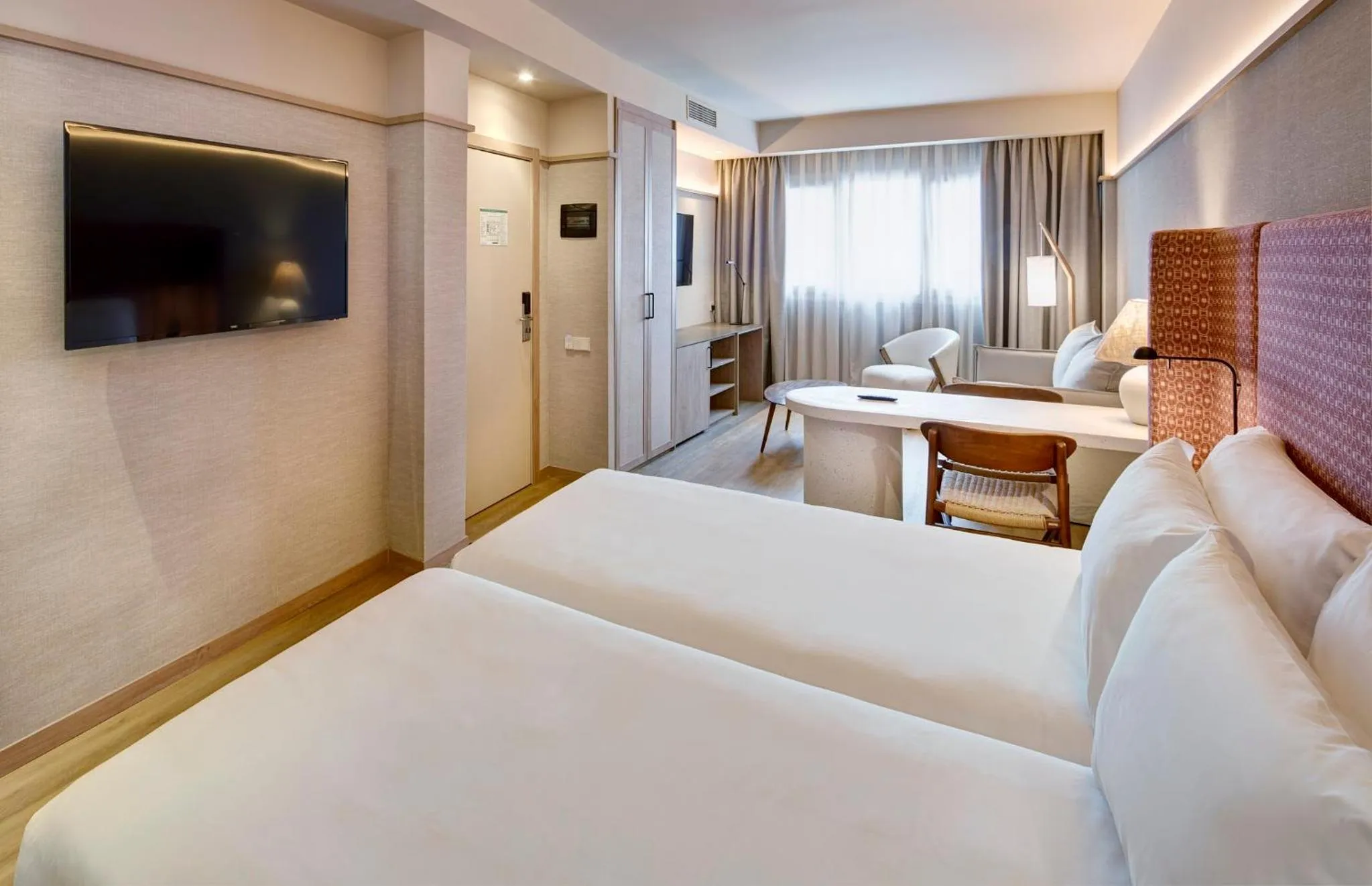 Photo of the whole room, Bed in Sercotel Pozuelo