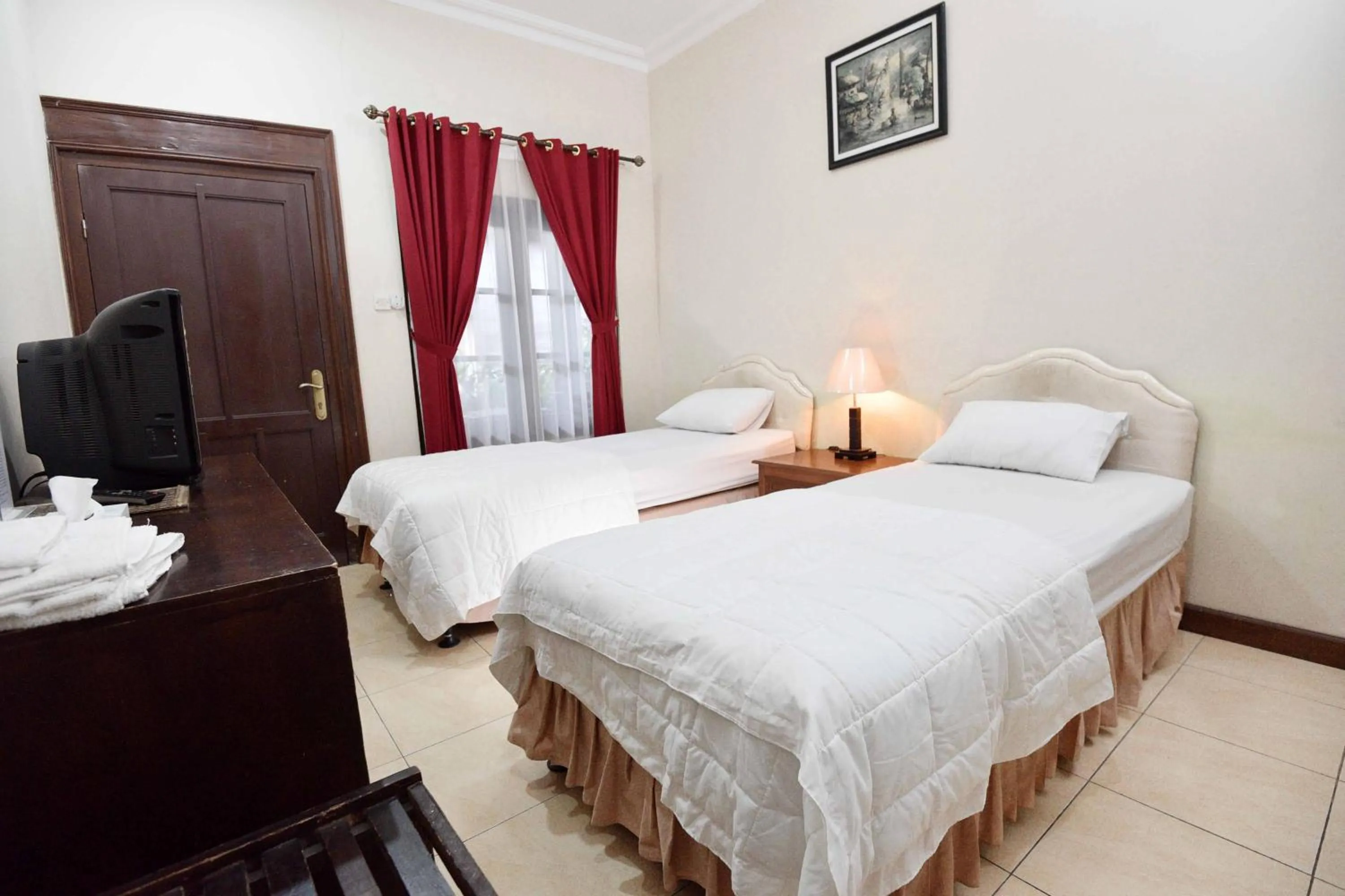 Bedroom, Bed in Ndalem Maharani Guest House
