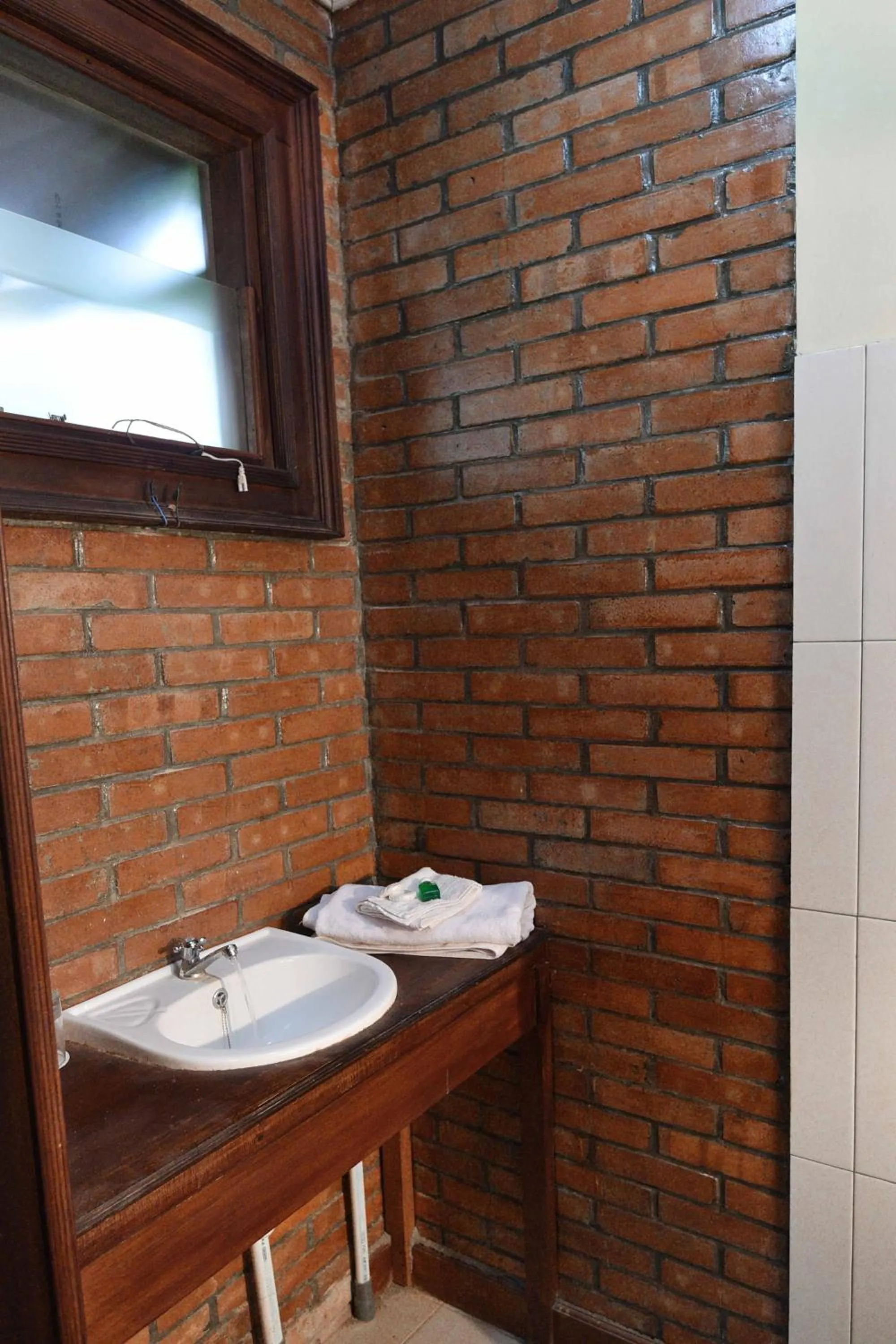 Bathroom in Ndalem Maharani Guest House