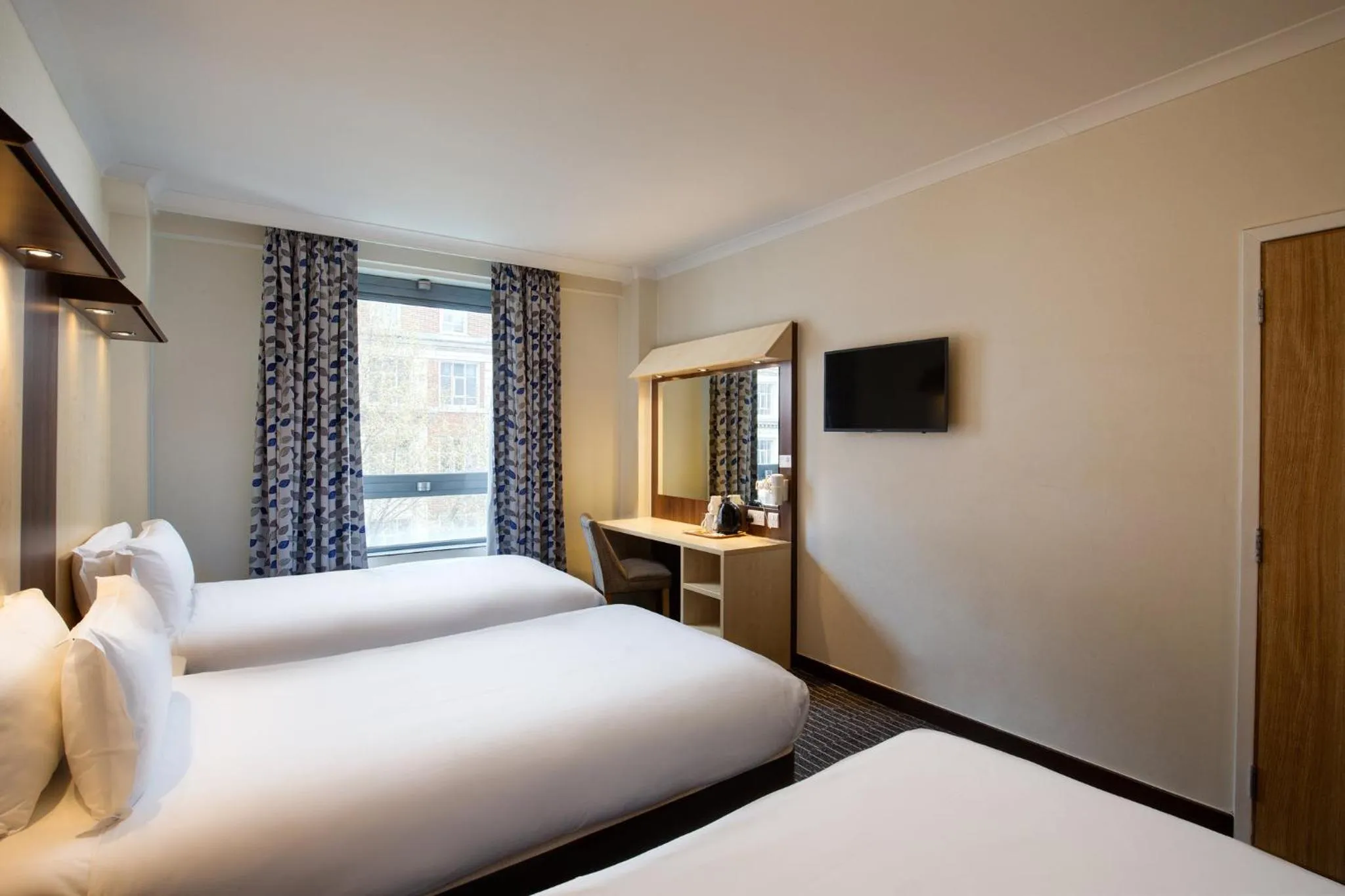 Photo of the whole room, Bed in Royal National Hotel