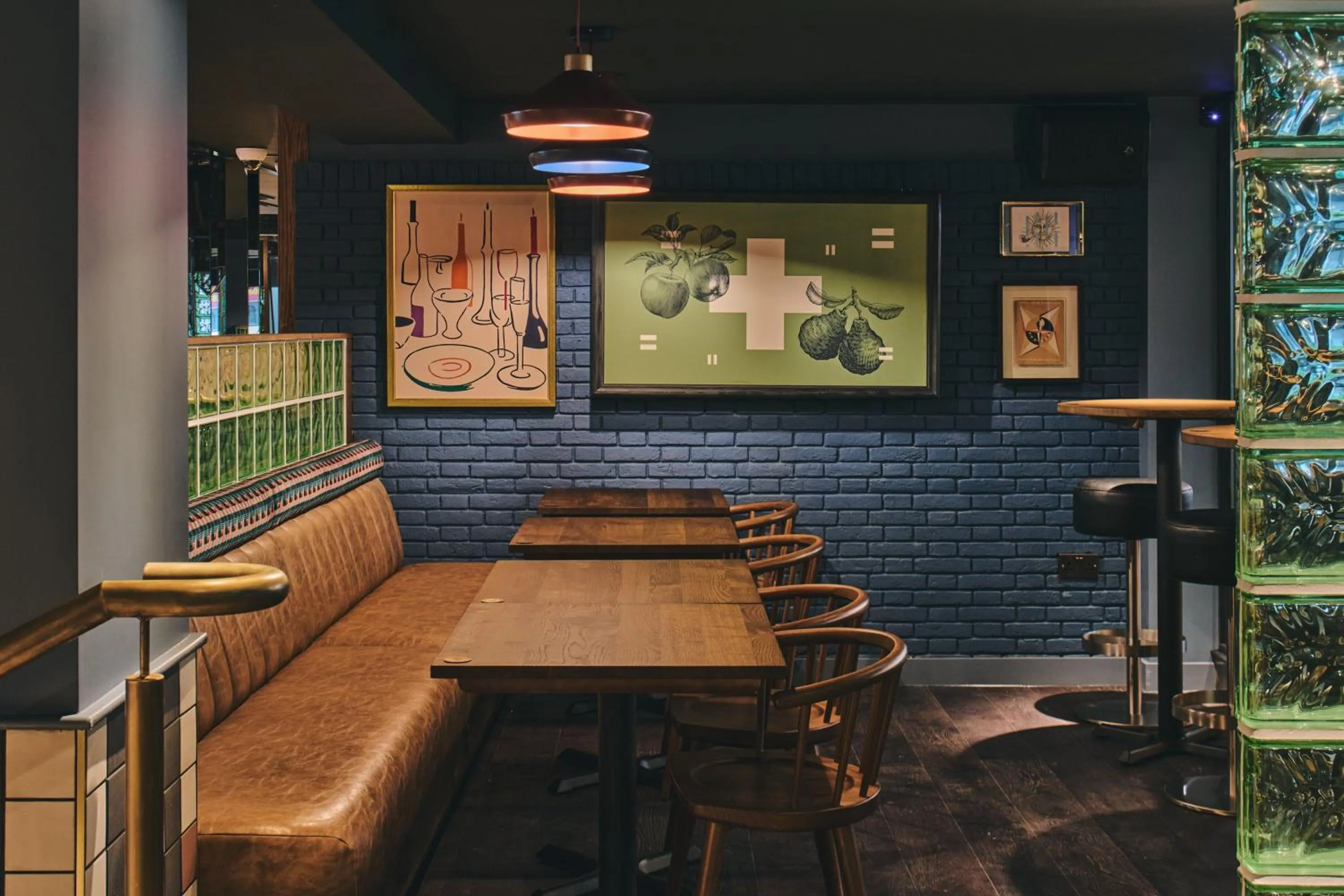 Restaurant/places to eat in Royal National Hotel