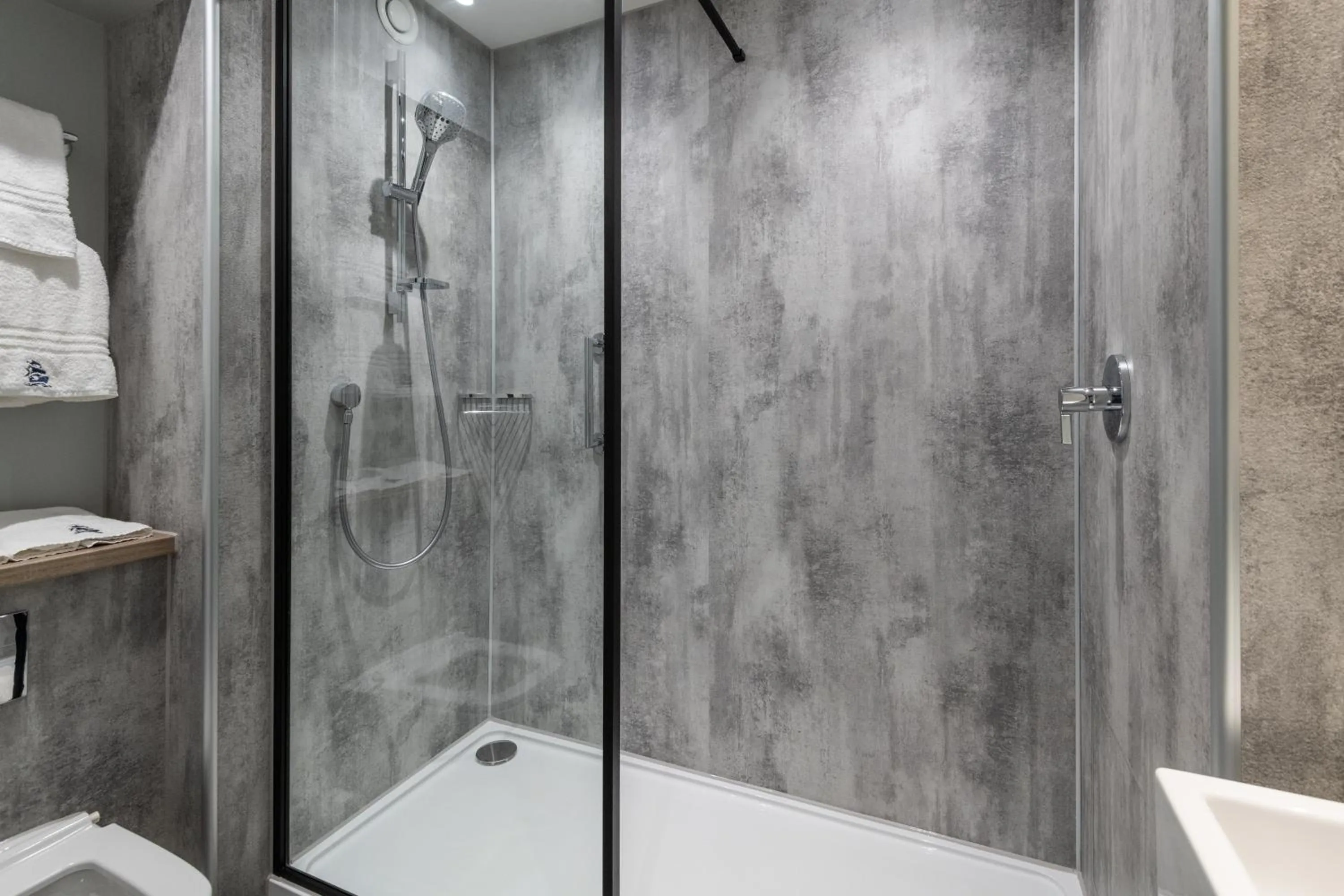 Shower in Royal National Hotel