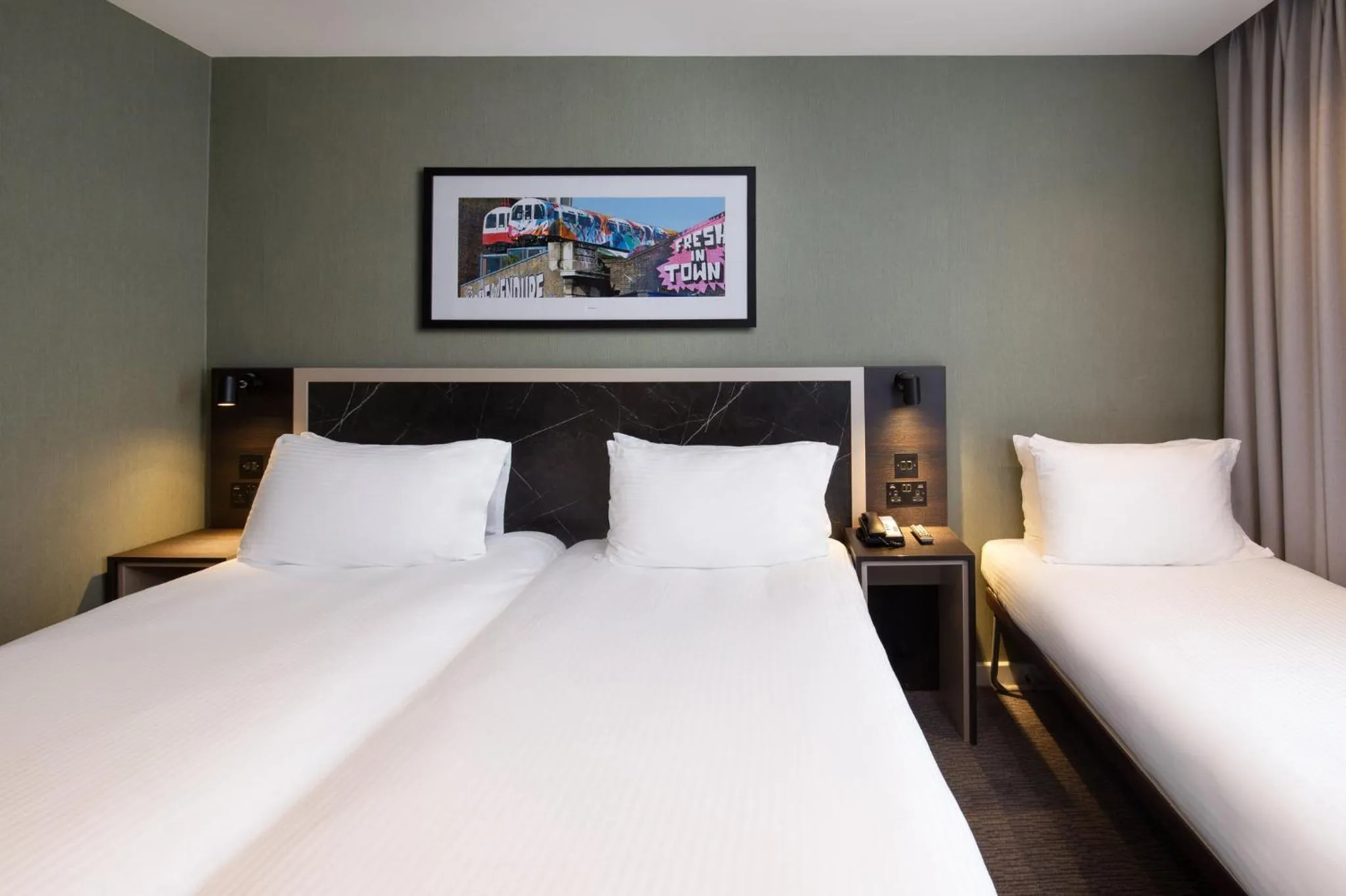 Photo of the whole room, Bed in Royal National Hotel