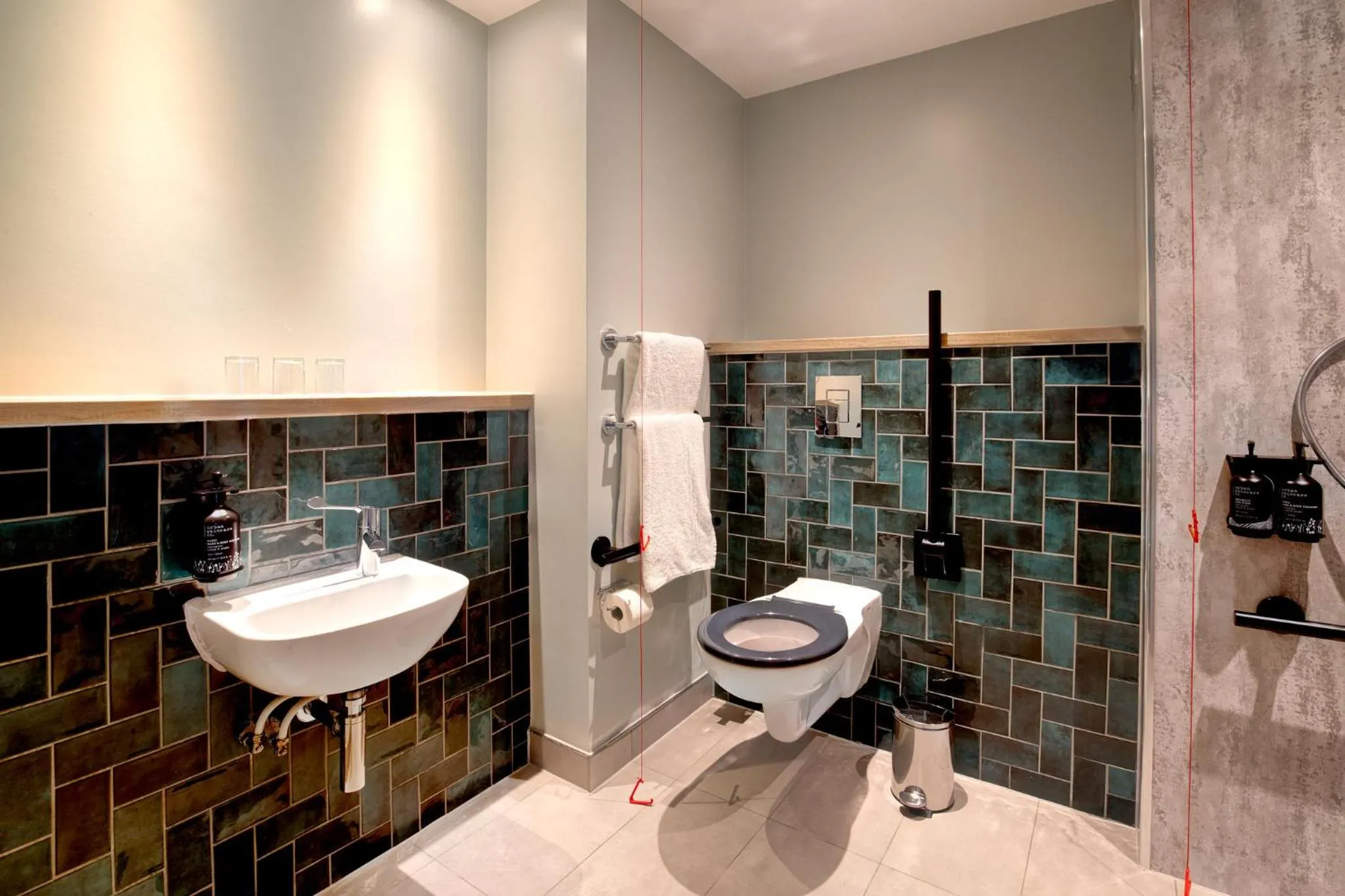 Bathroom in Royal National Hotel