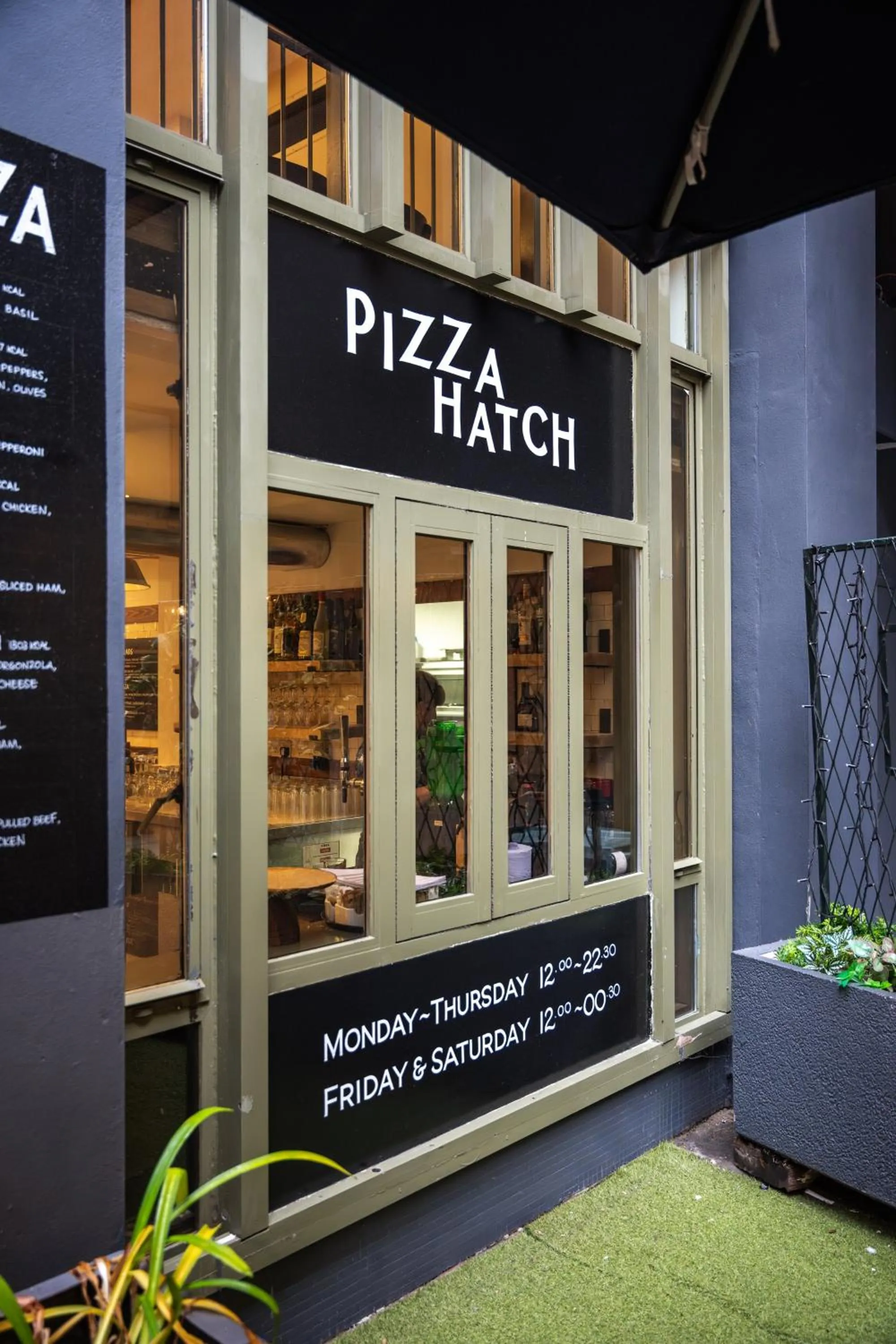 Restaurant/places to eat in Royal National Hotel