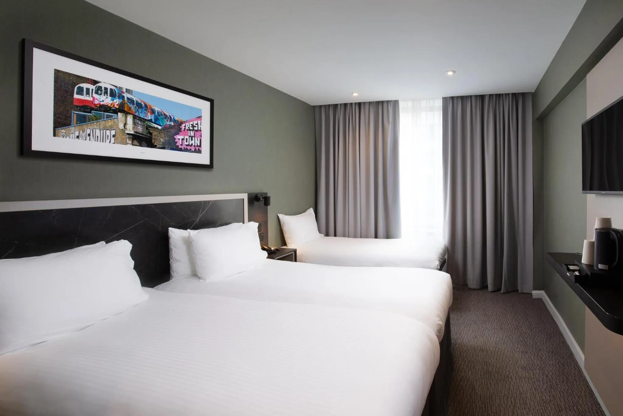 Photo of the whole room, Bed in Royal National Hotel