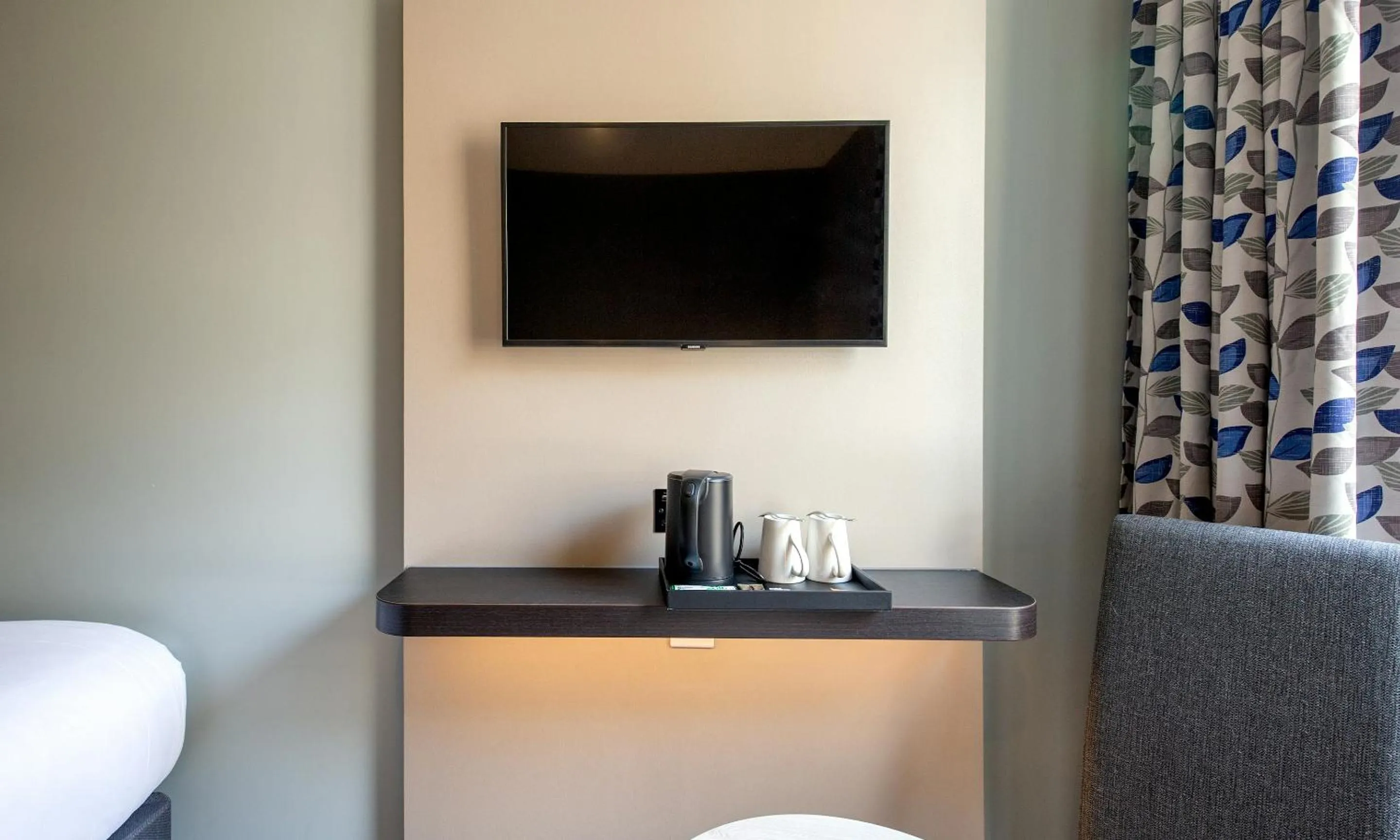 Coffee/tea facilities in Royal National Hotel