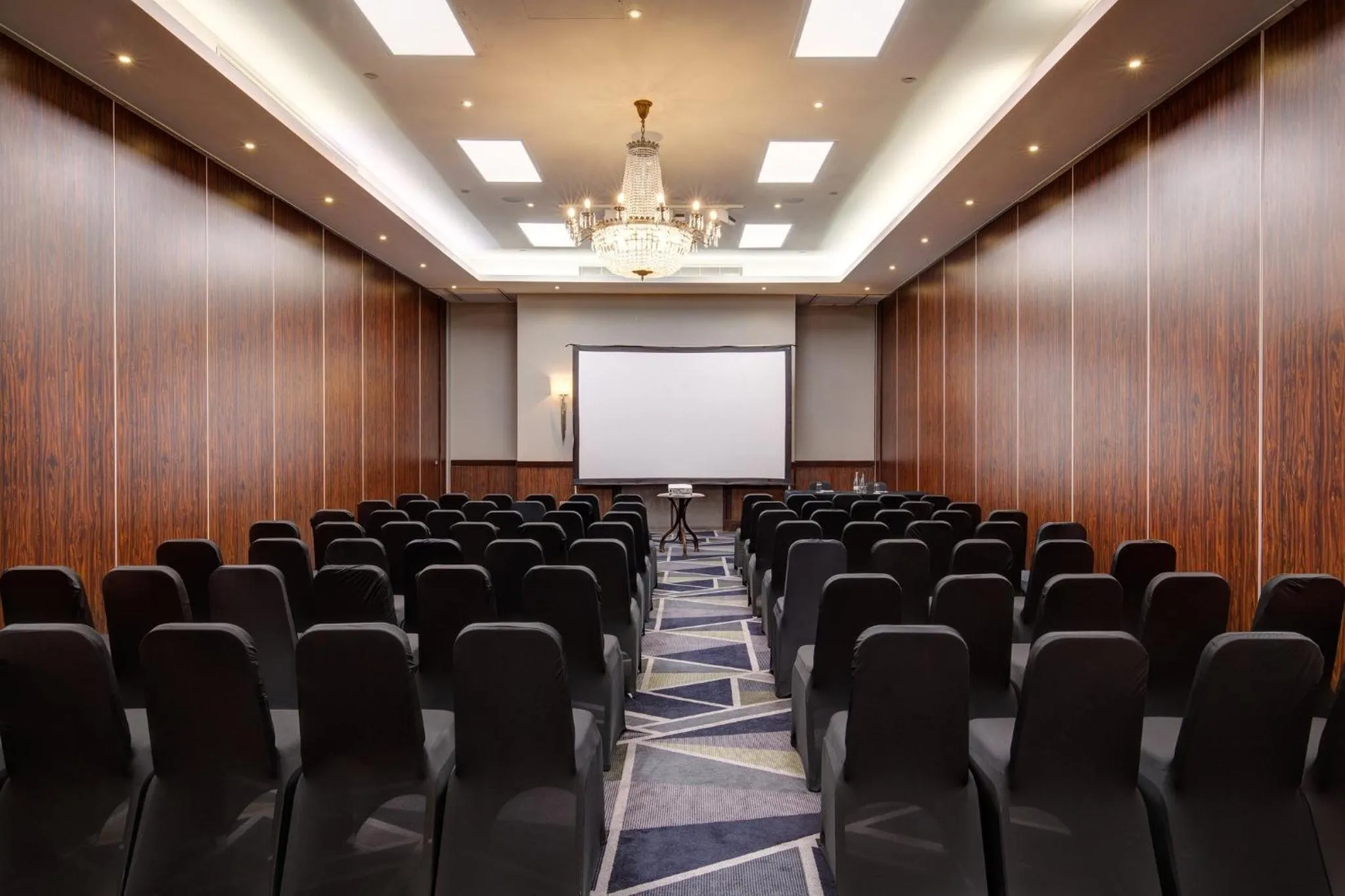 Business facilities in Royal National Hotel