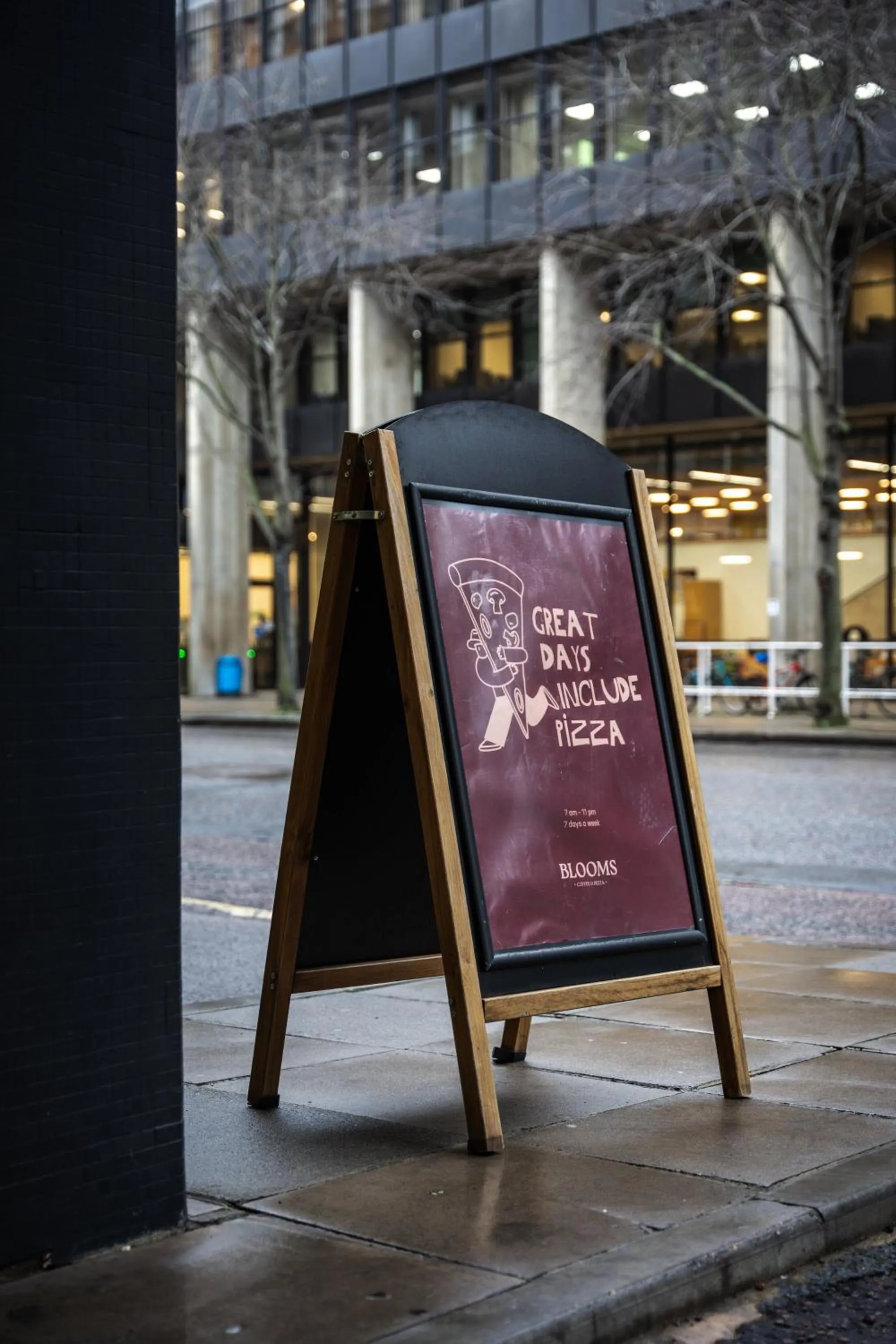 Restaurant/places to eat in Royal National Hotel