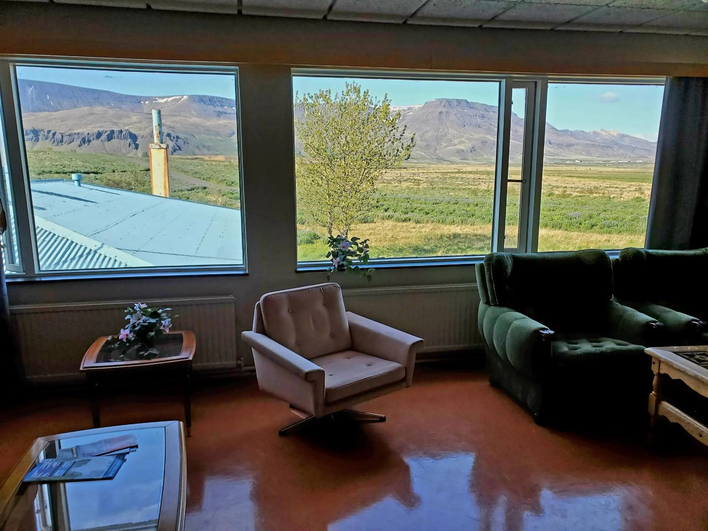Living room in Víðines Guesthouse