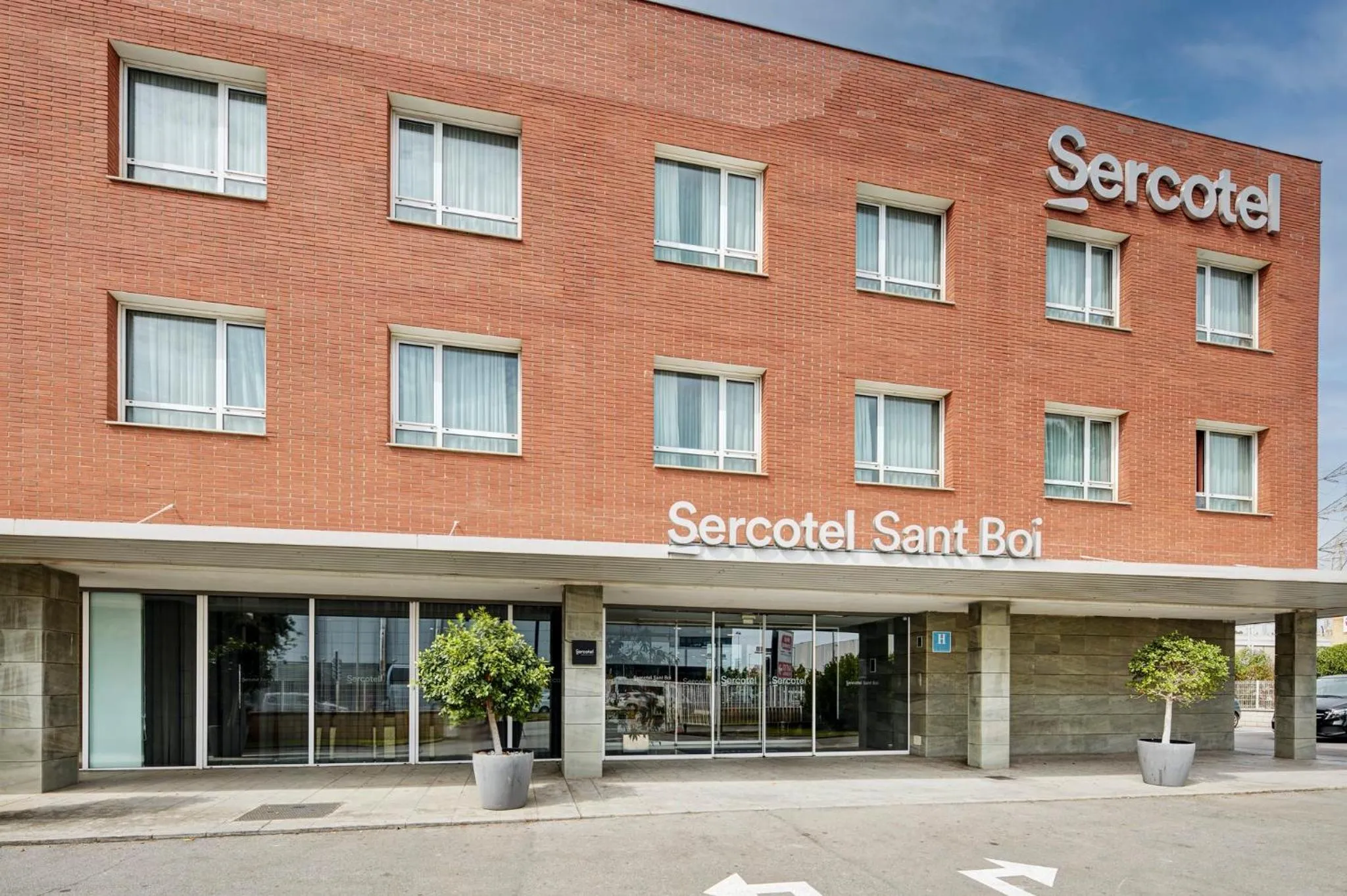 Facade/entrance in Sercotel Sant Boi