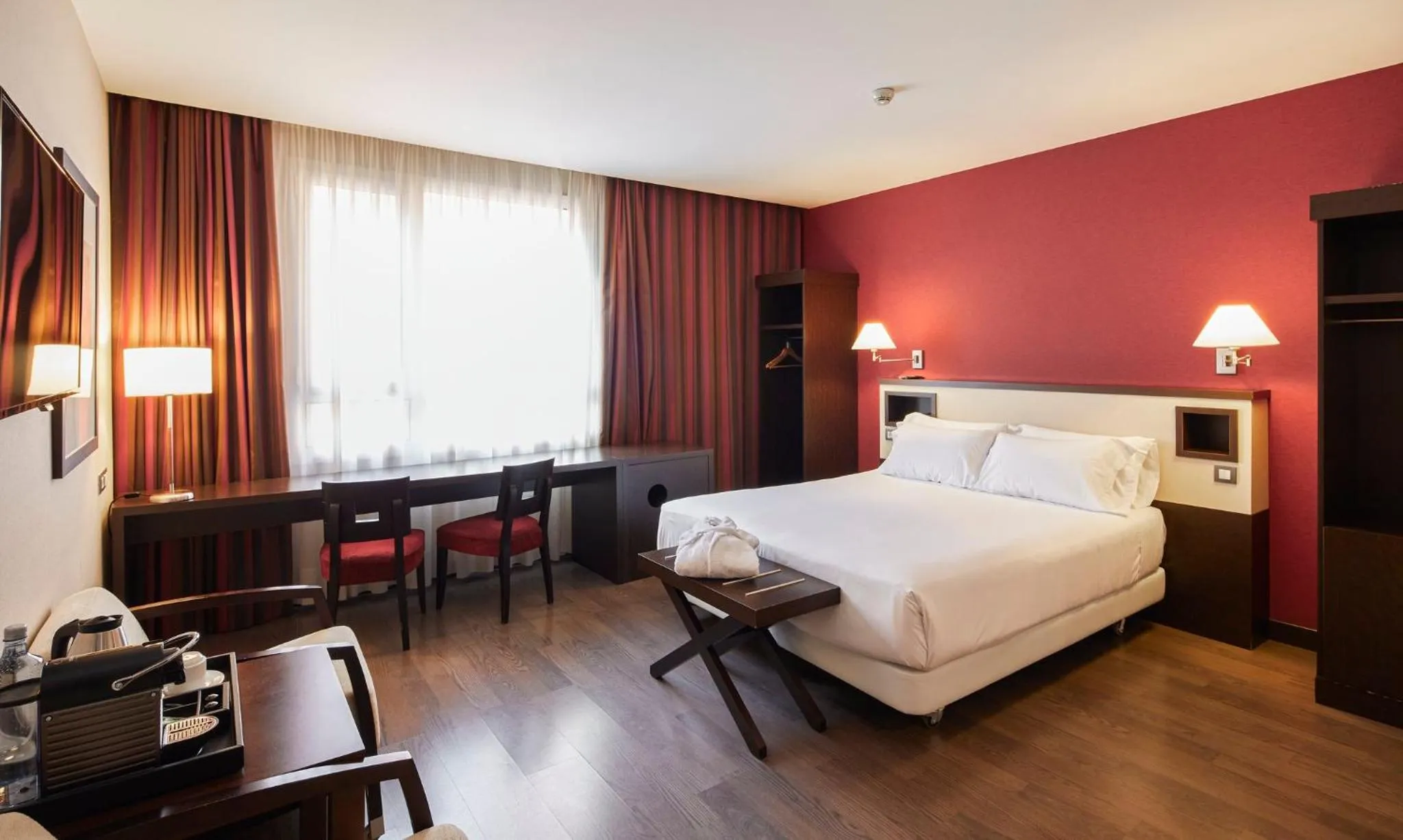 Photo of the whole room, Bed in Sercotel Sant Boi