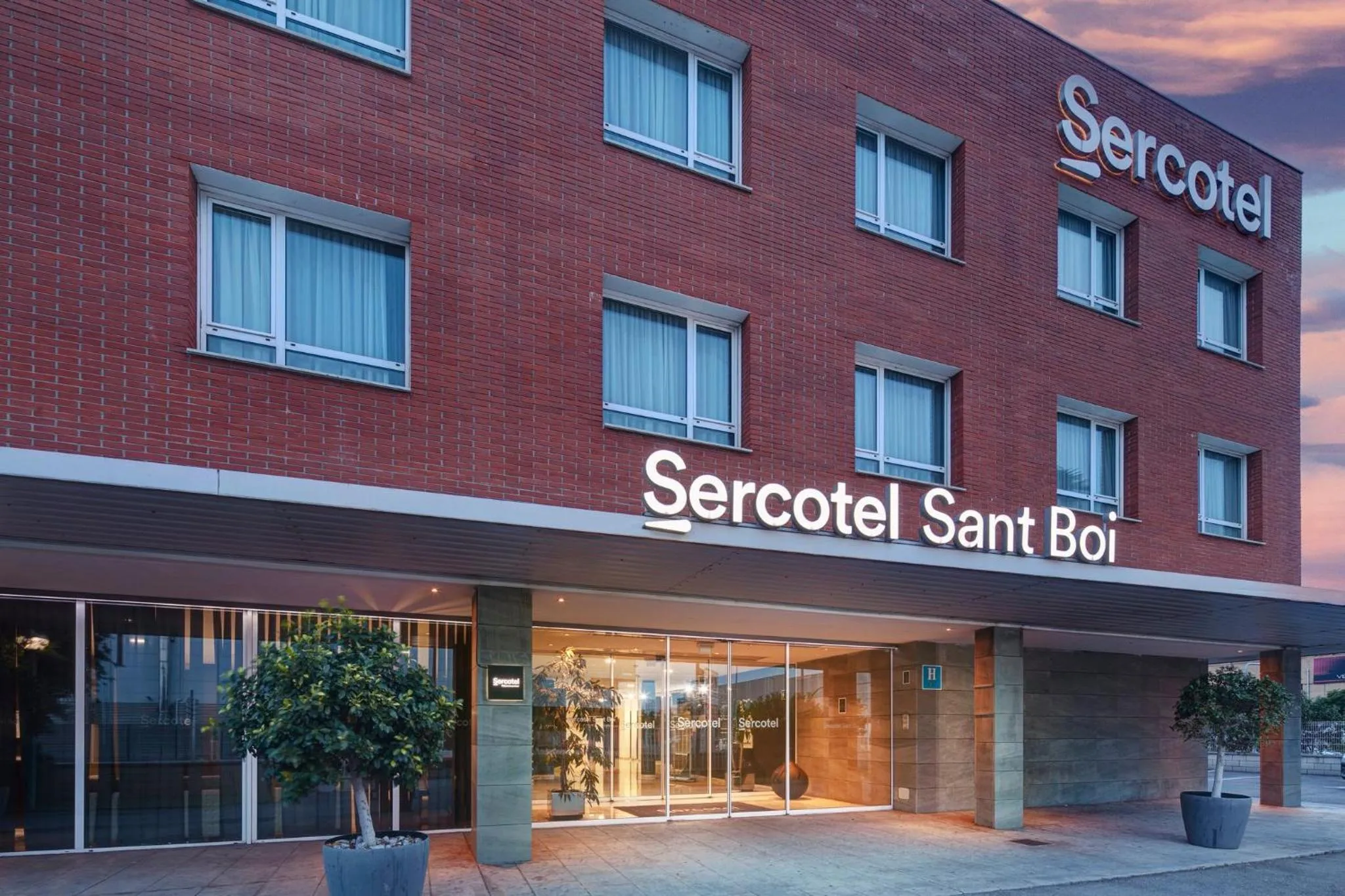 Facade/entrance in Sercotel Sant Boi
