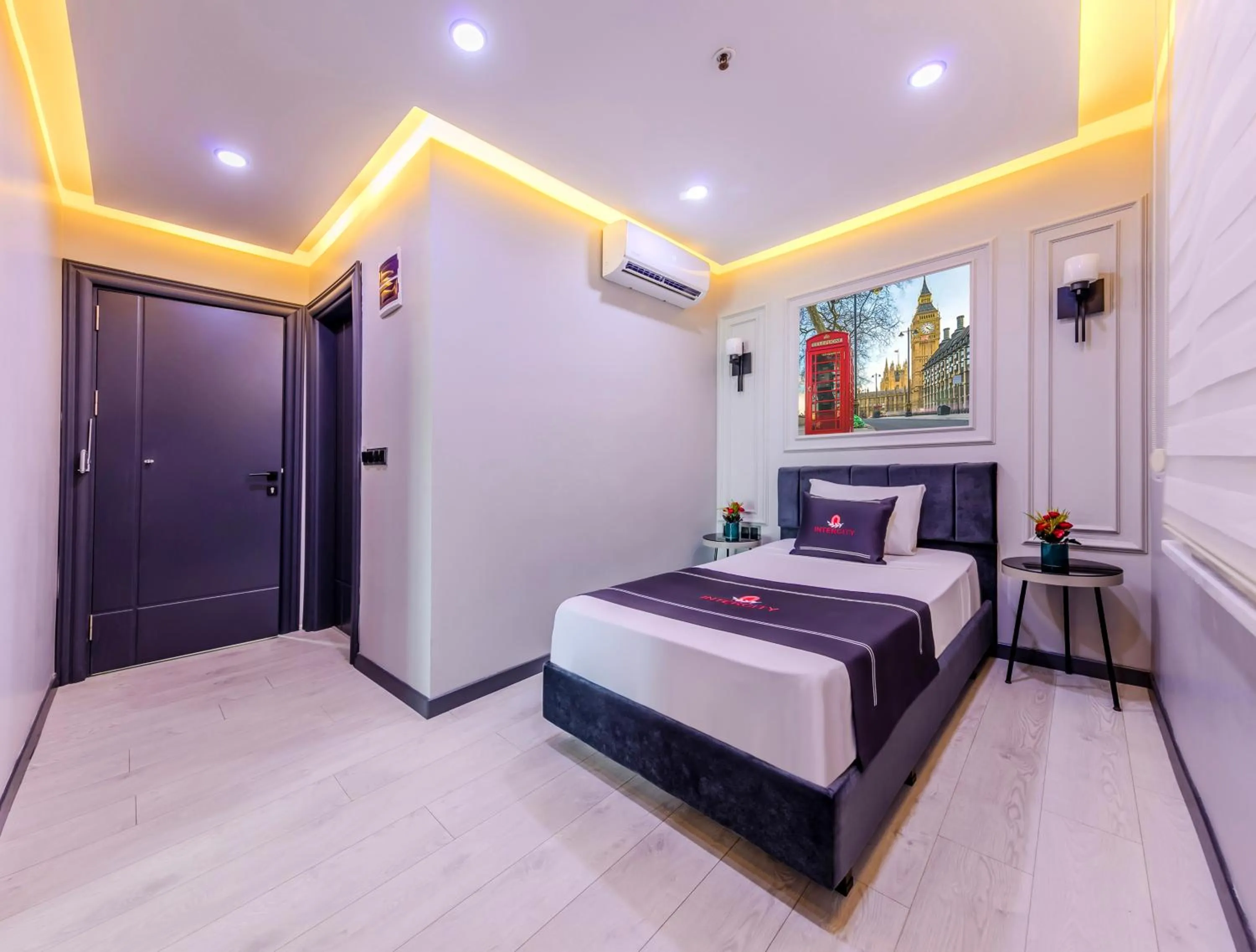 Photo of the whole room, Bed in Intercity Hotel Istanbul Airport