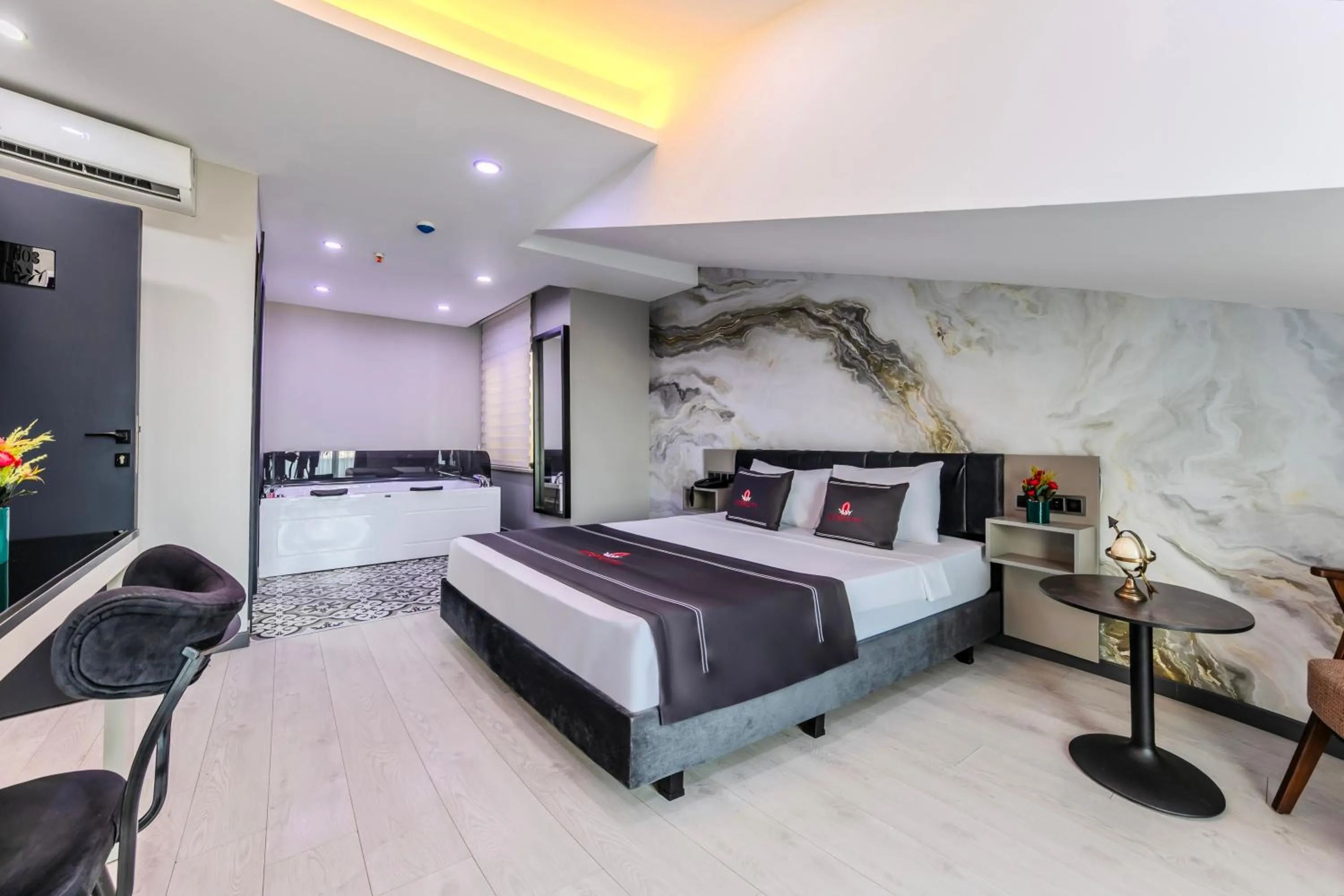 Photo of the whole room, Bed in Intercity Hotel Istanbul Airport