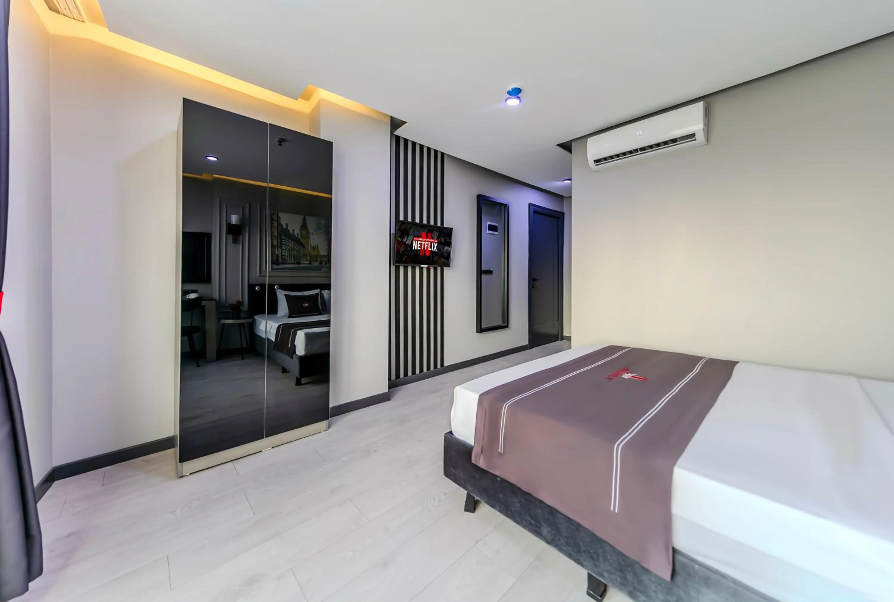 Photo of the whole room, Bed in Intercity Hotel Istanbul Airport