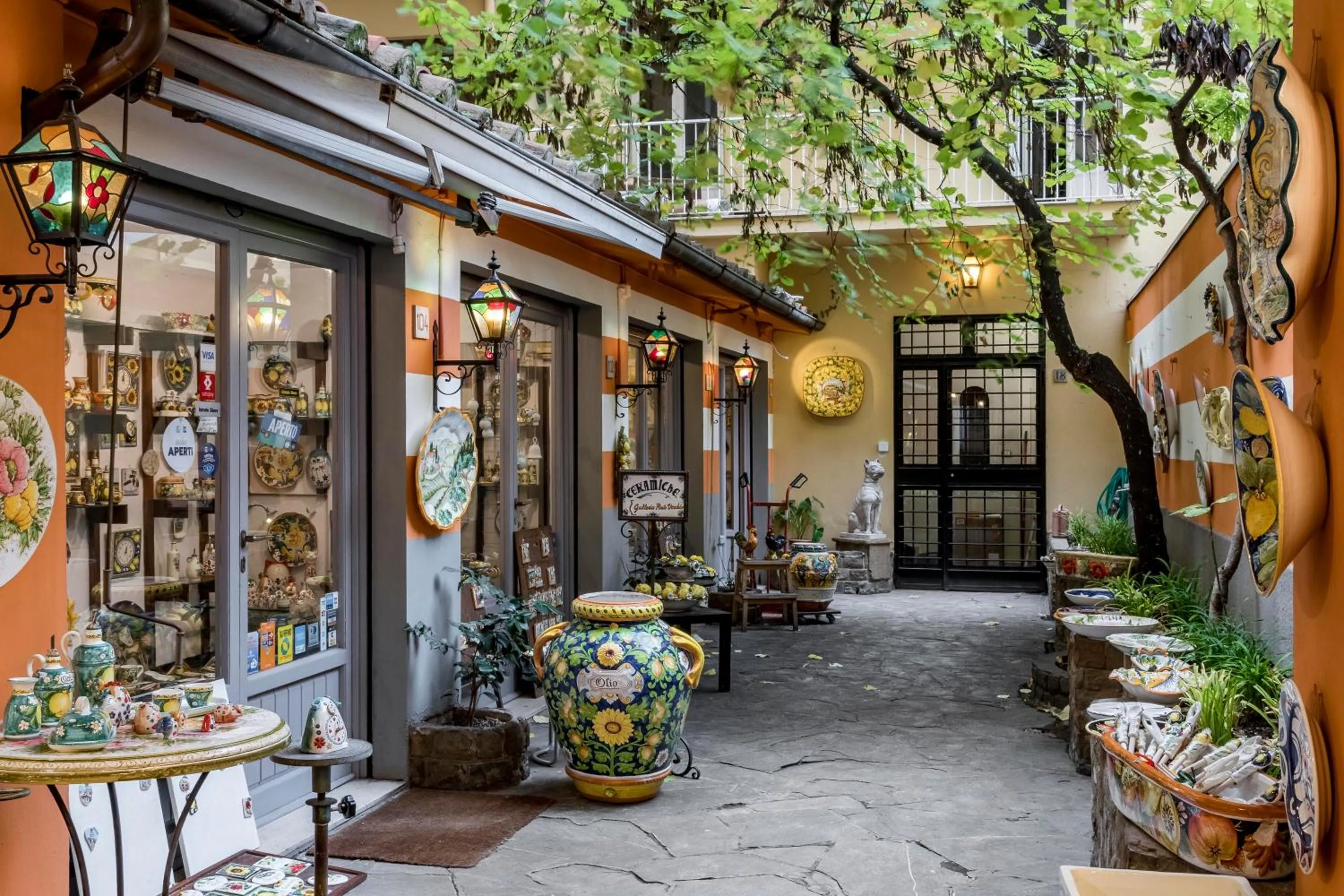 Property building in Bob W Florence Ponte Vecchio