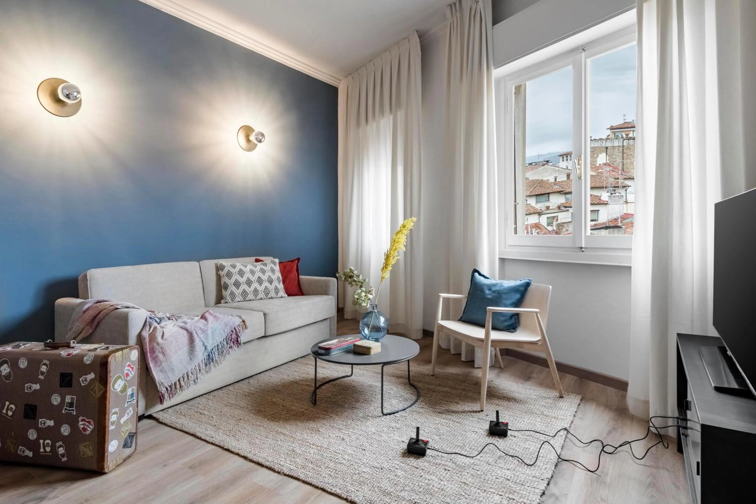 Photo of the whole room in Bob W Florence Ponte Vecchio