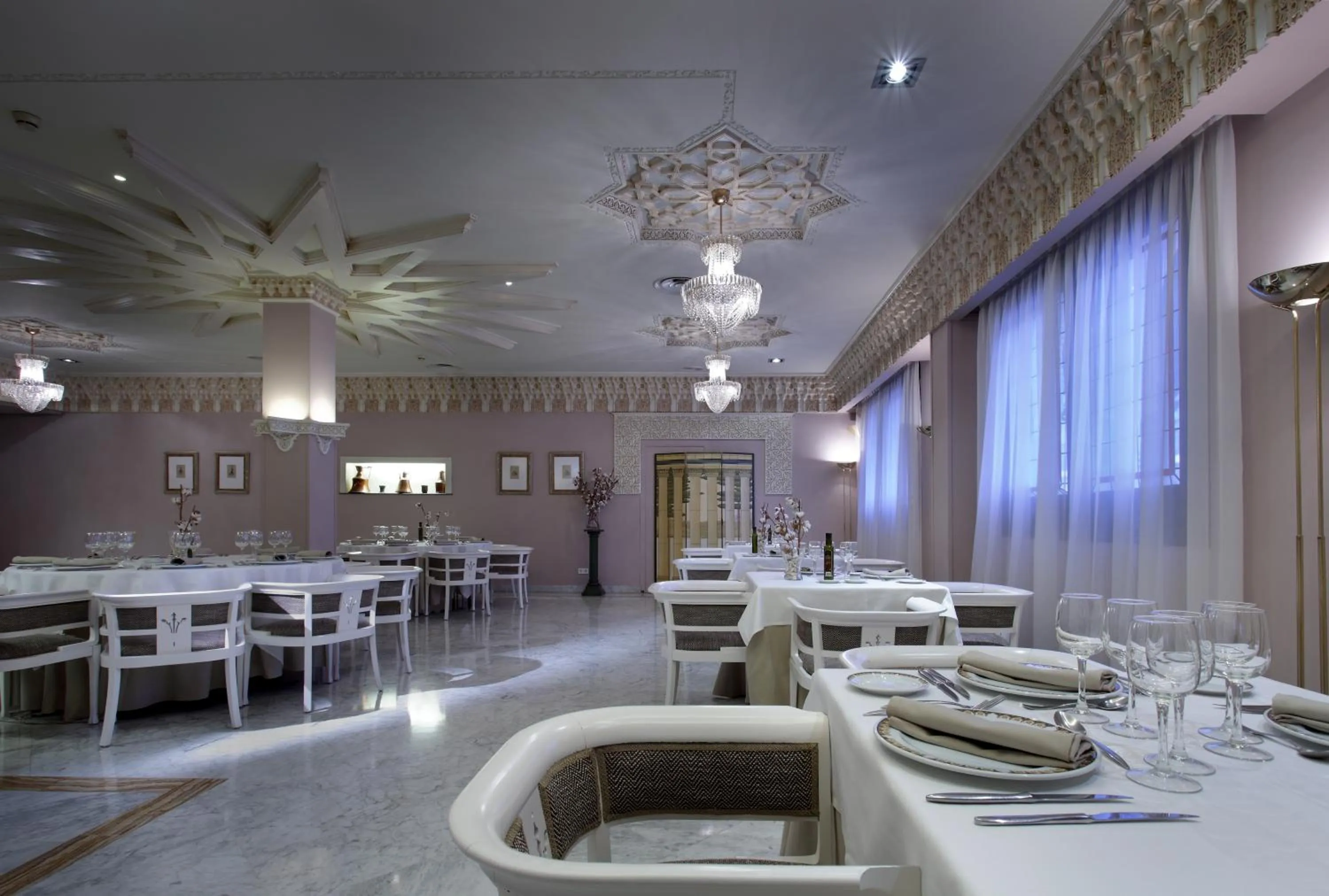 Restaurant/places to eat in Hotel Abades Benacazon