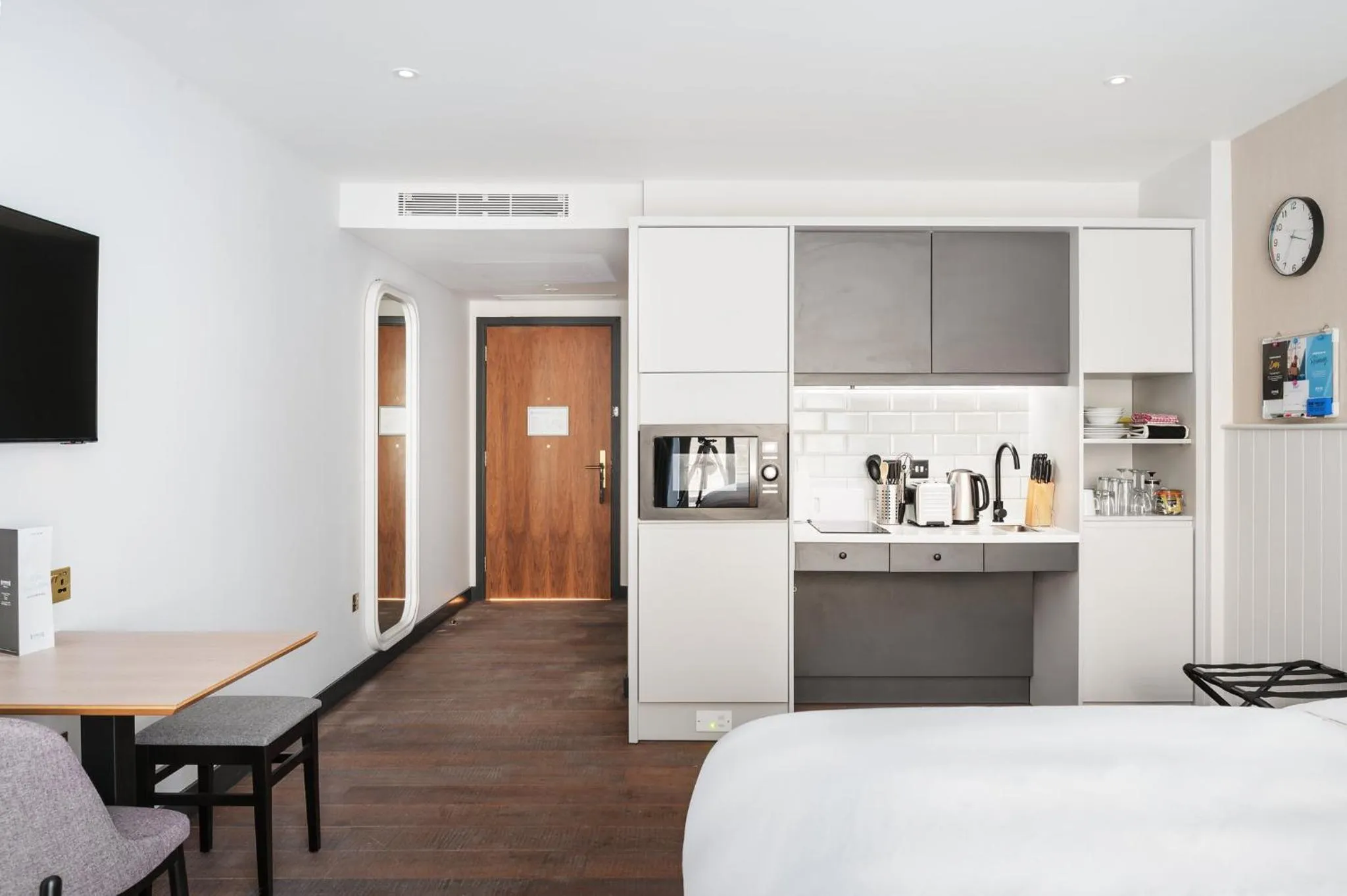 Photo of the whole room, Bed in Staybridge Suites Brighton by IHG