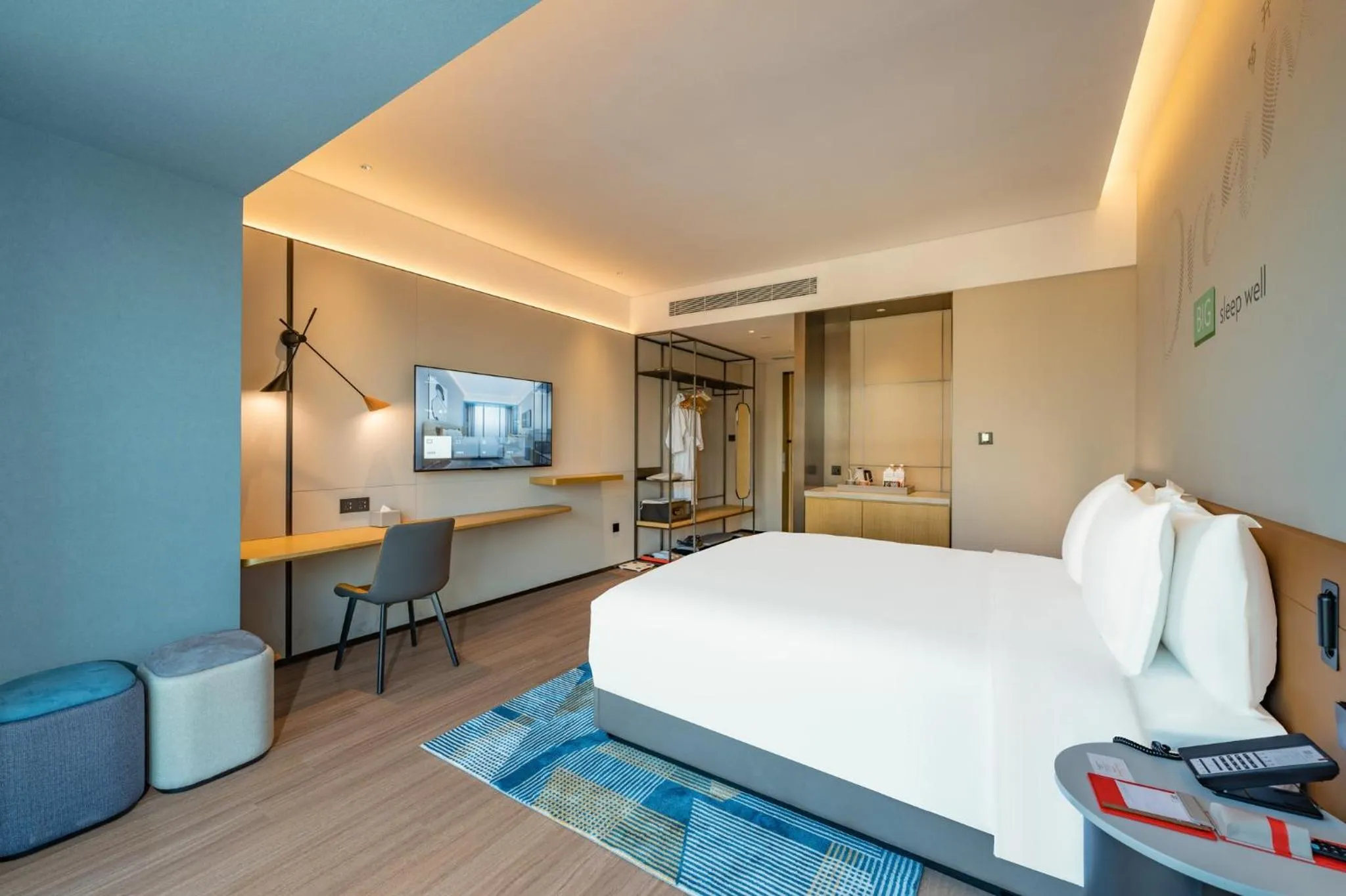 Photo of the whole room, Bed in EVEN Suzhou Grand Canal by IHG