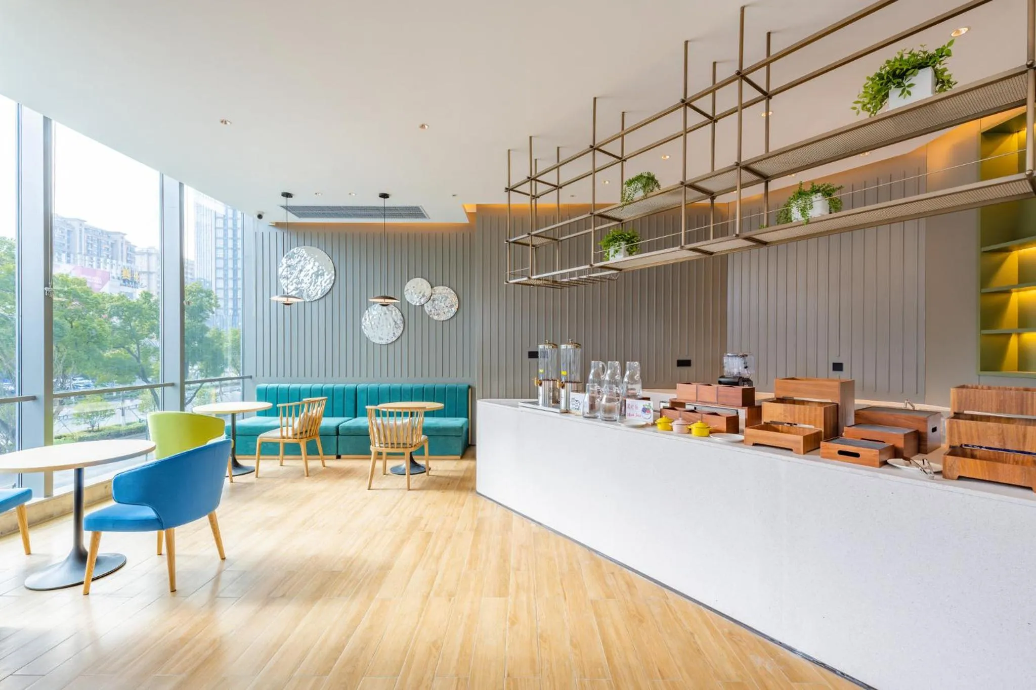 Lounge or bar in EVEN Suzhou Grand Canal by IHG