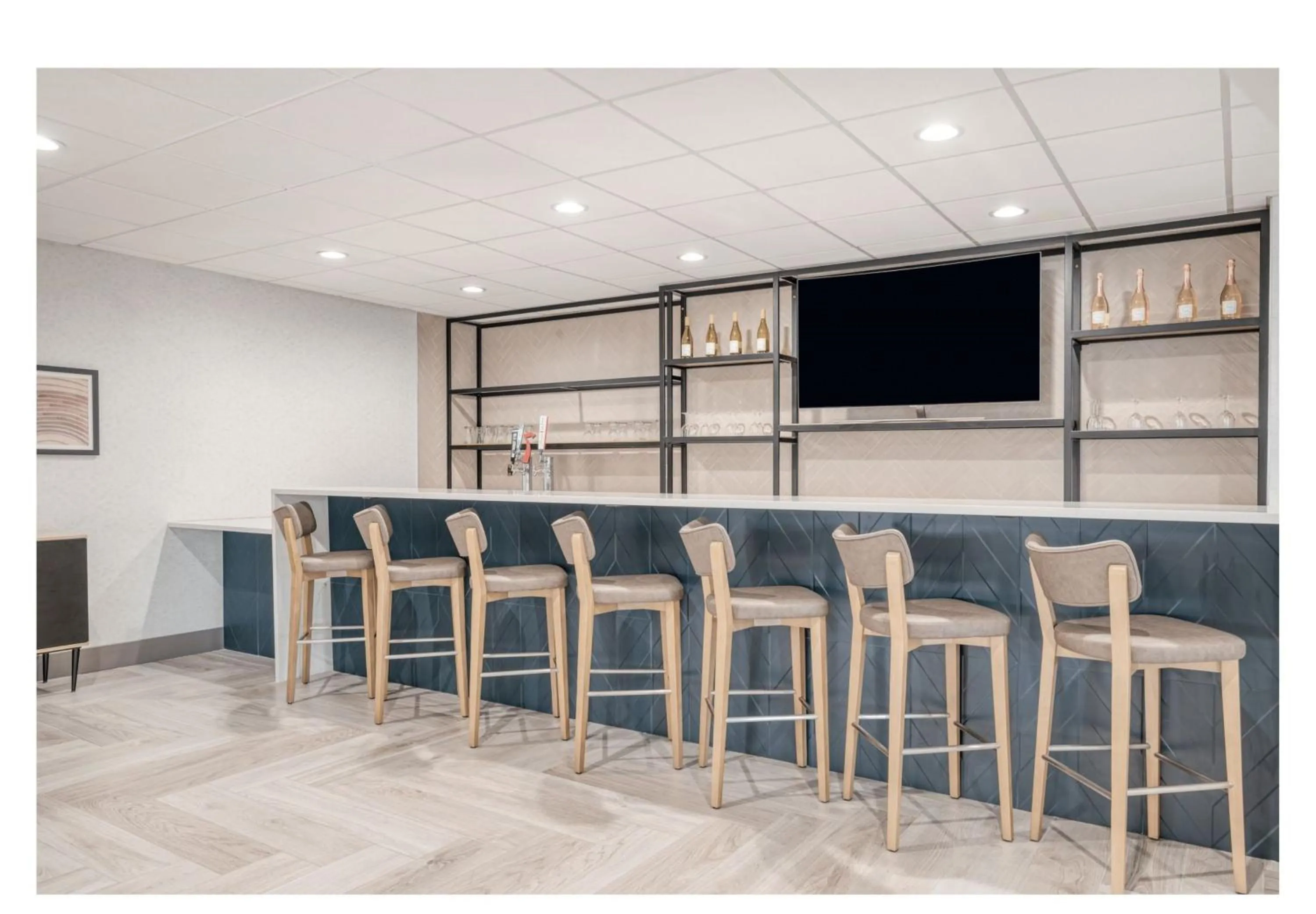 Lounge or bar in Staybridge Suites Federal Way - Seattle South by IHG