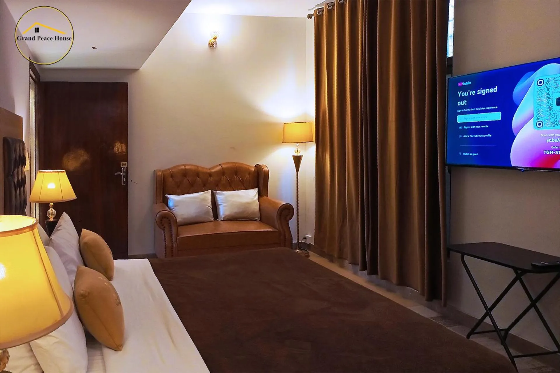 Bed in Grand Peace House II