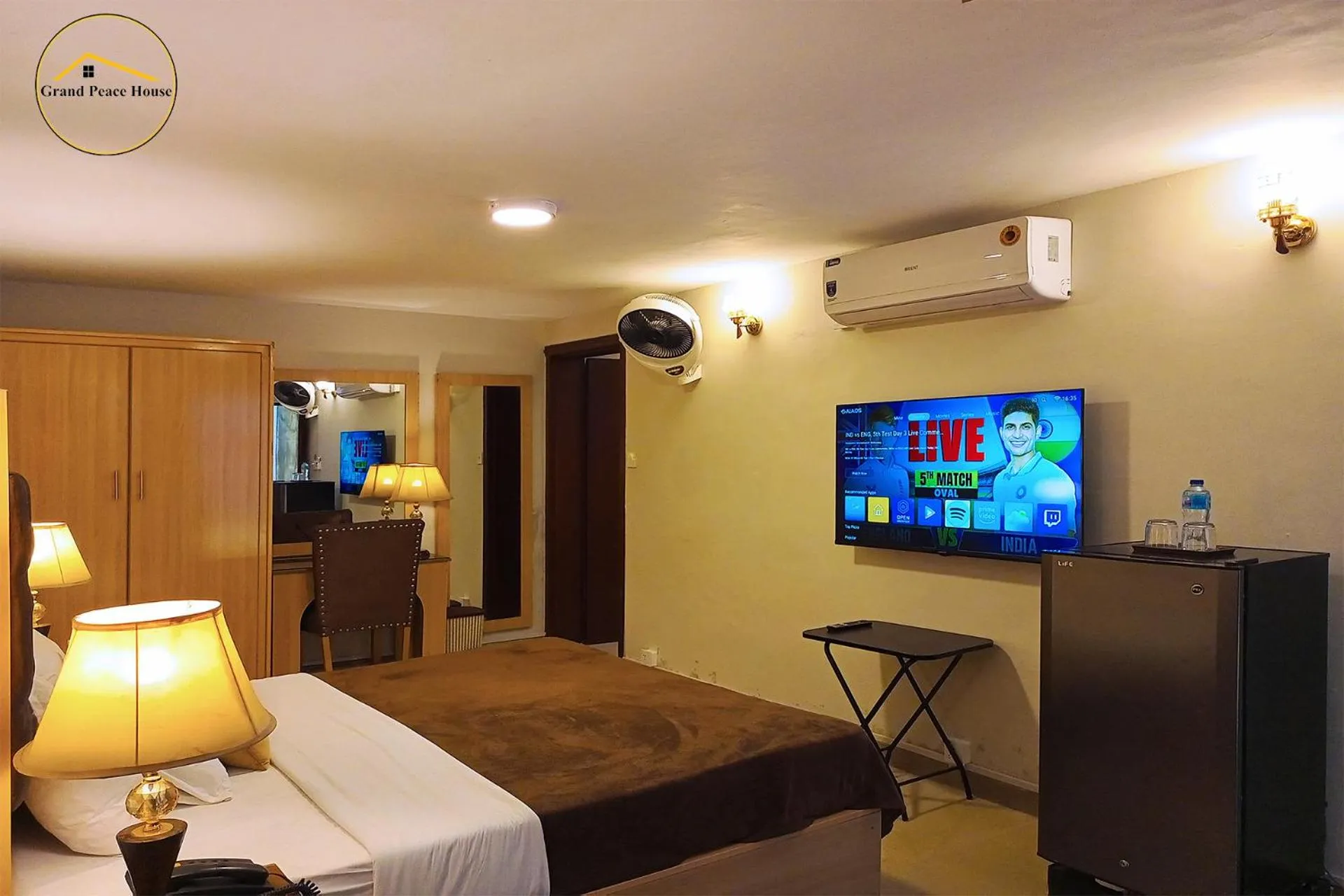 Bed in Grand Peace House II