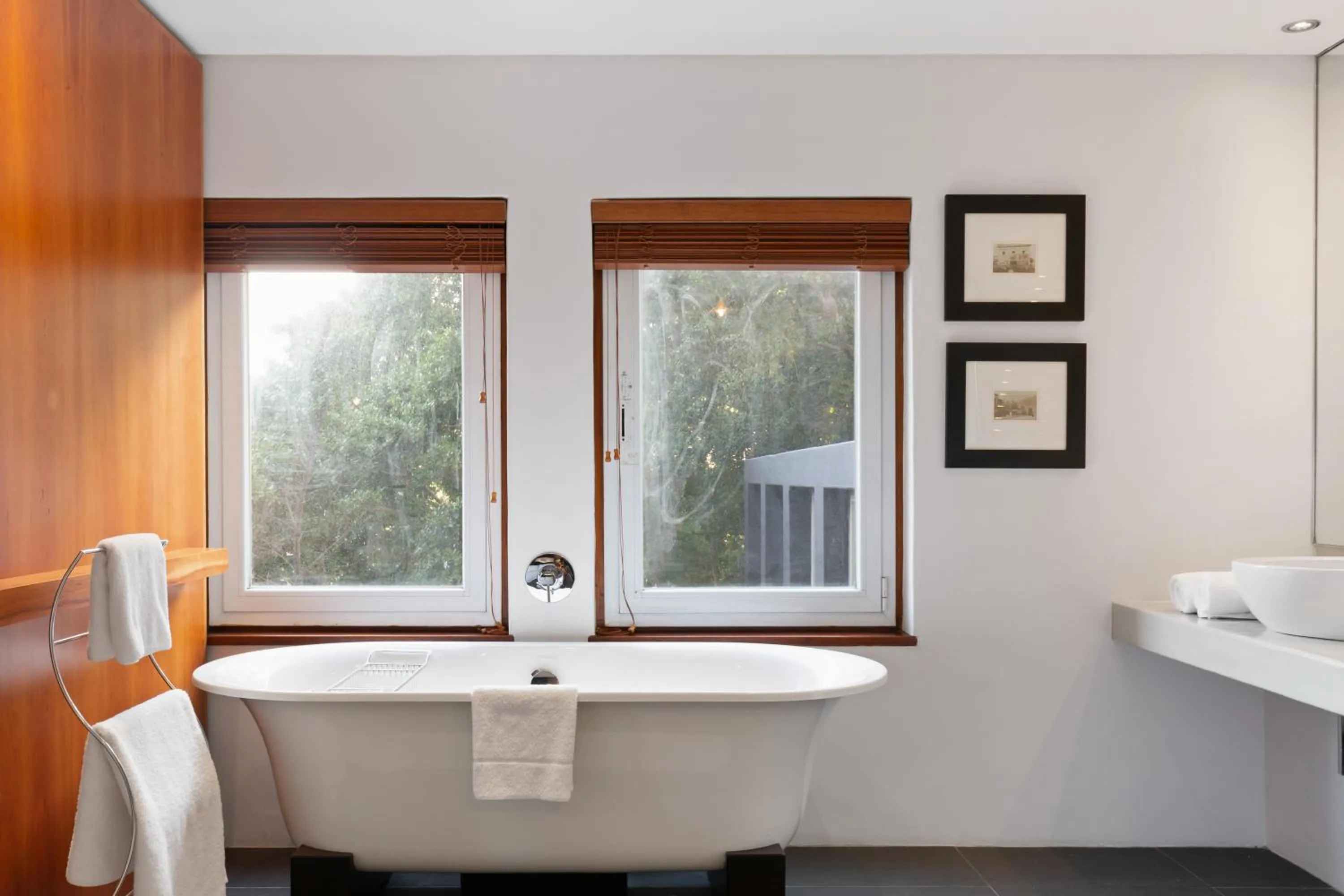 Bathroom in Neighbourgood East City