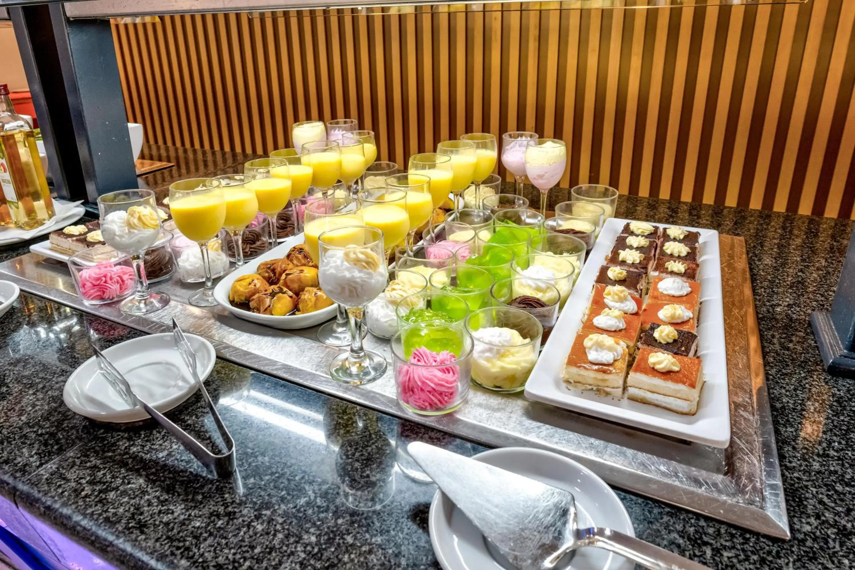 Restaurant/places to eat in Hotel Chatur Costa Caleta