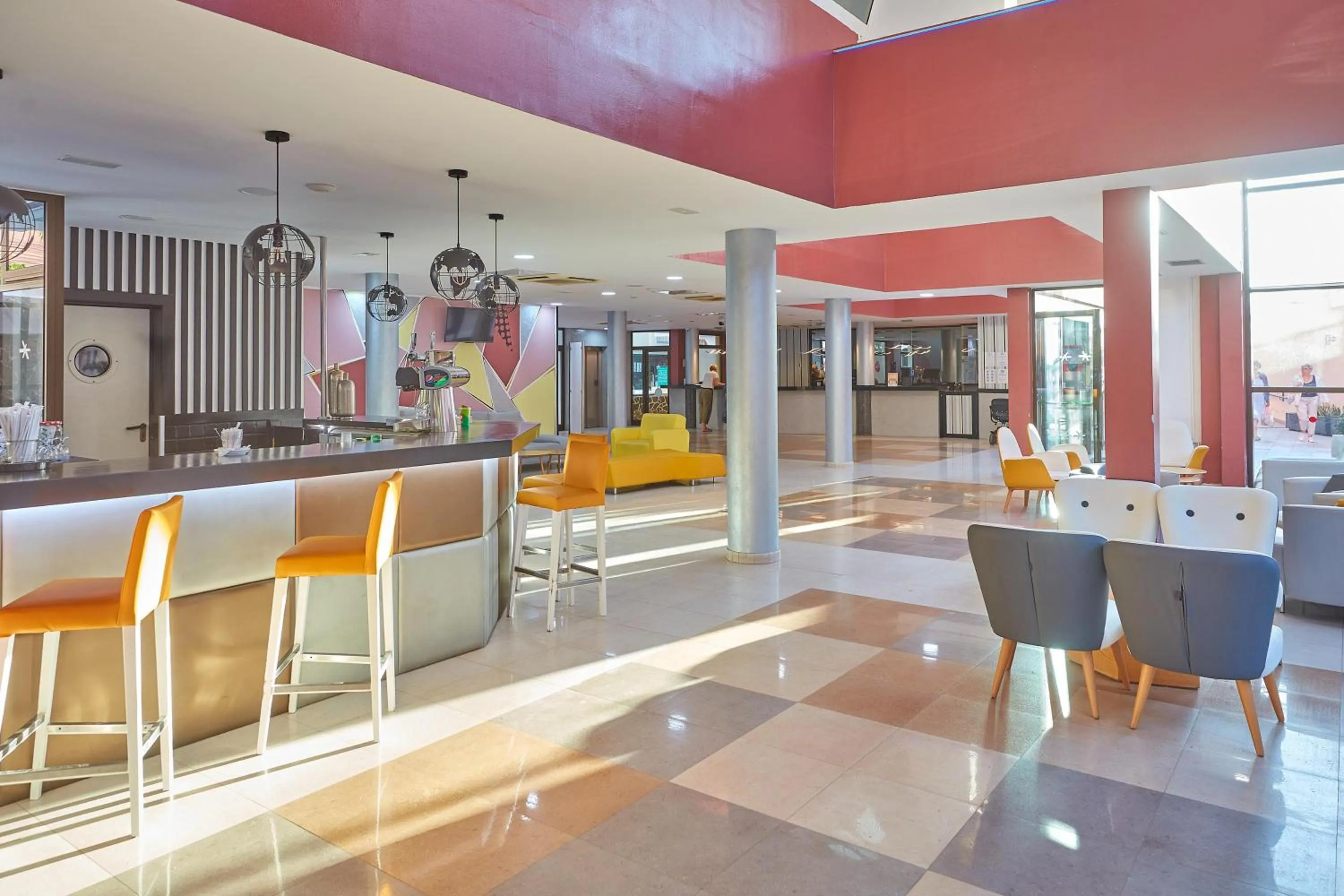 Lounge or bar in Hotel Chatur Costa Caleta