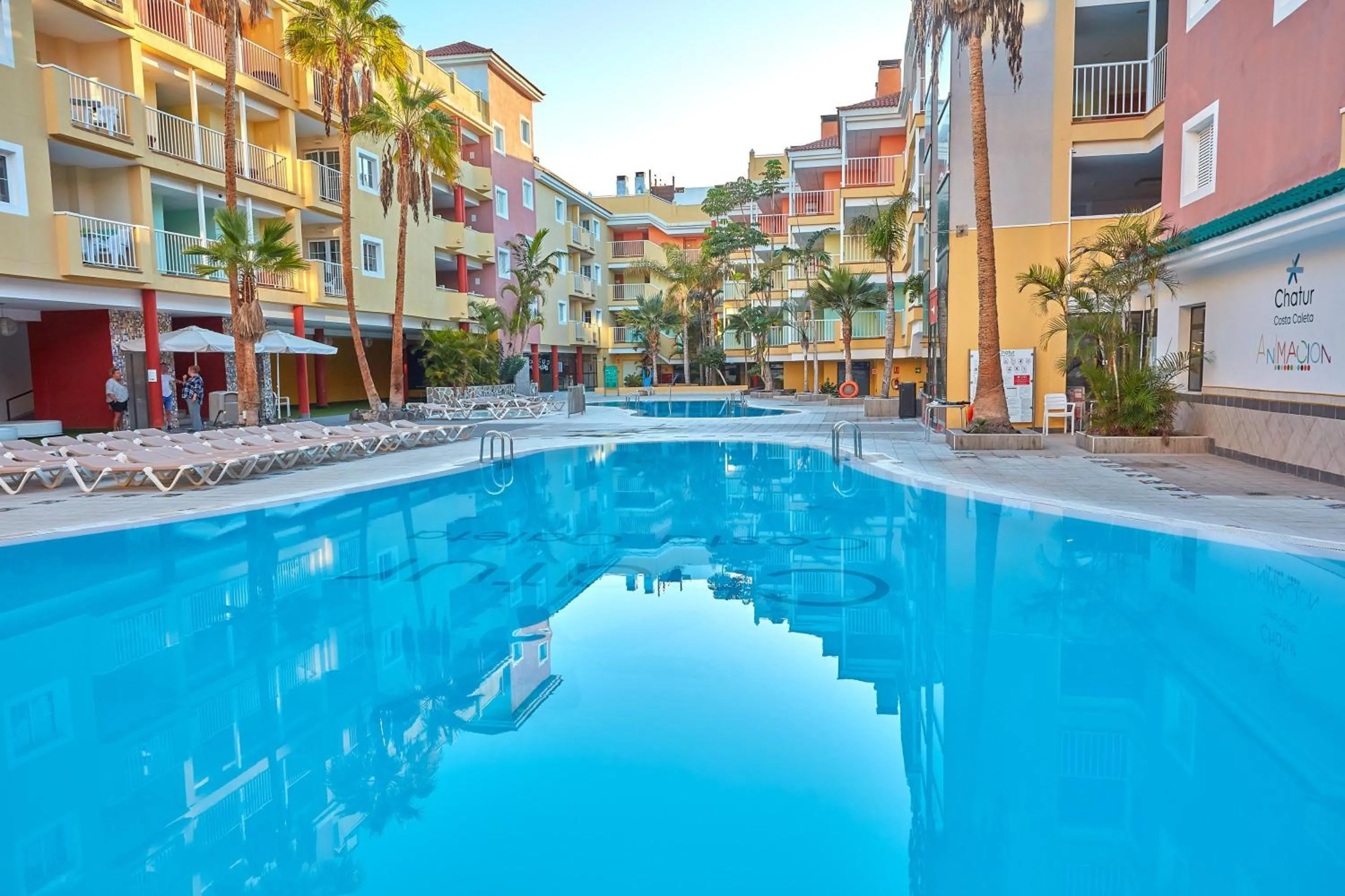 Swimming pool in Hotel Chatur Costa Caleta