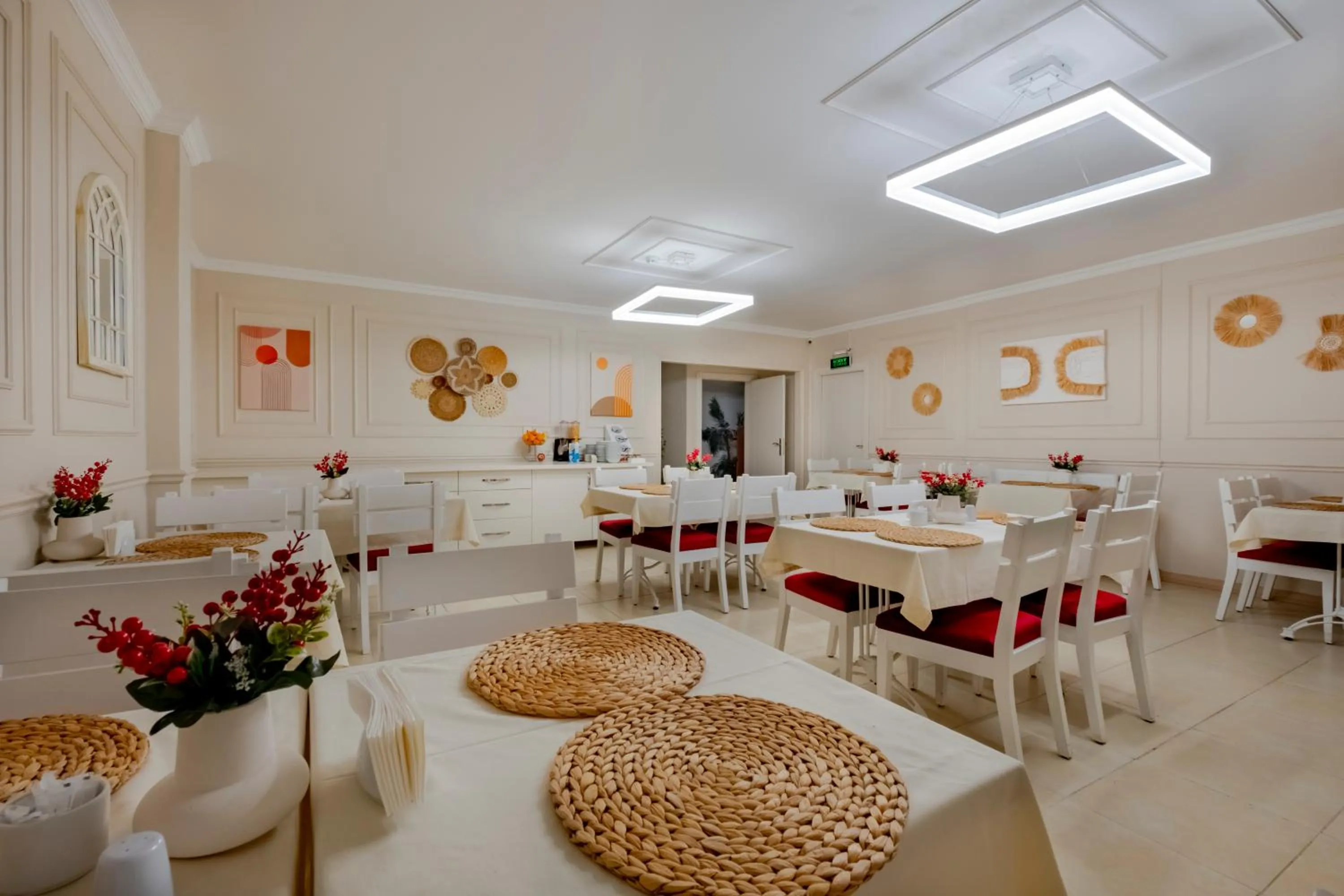 Restaurant/places to eat in My Palace Residance