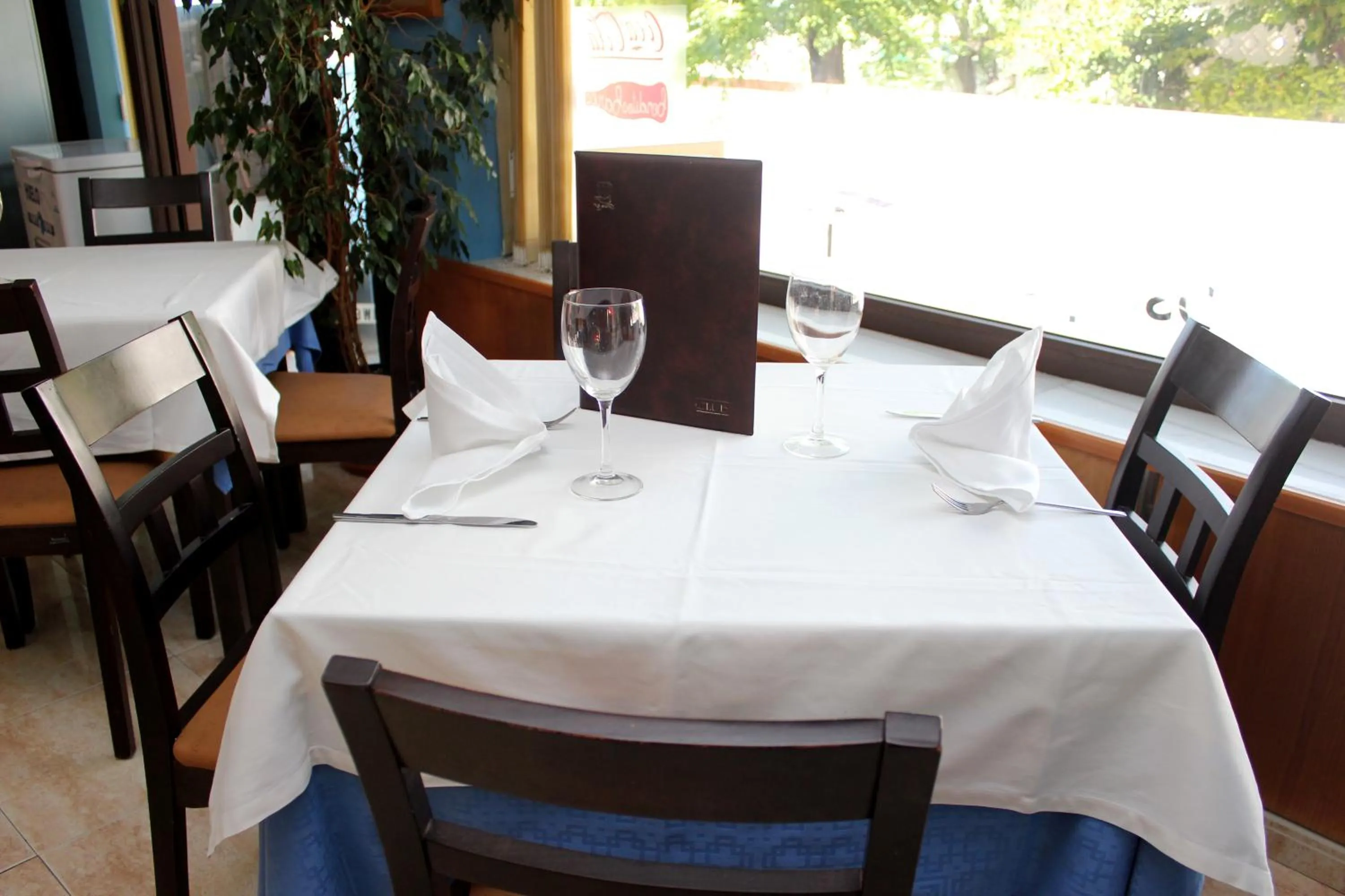 Restaurant/places to eat in Hotel Oasis