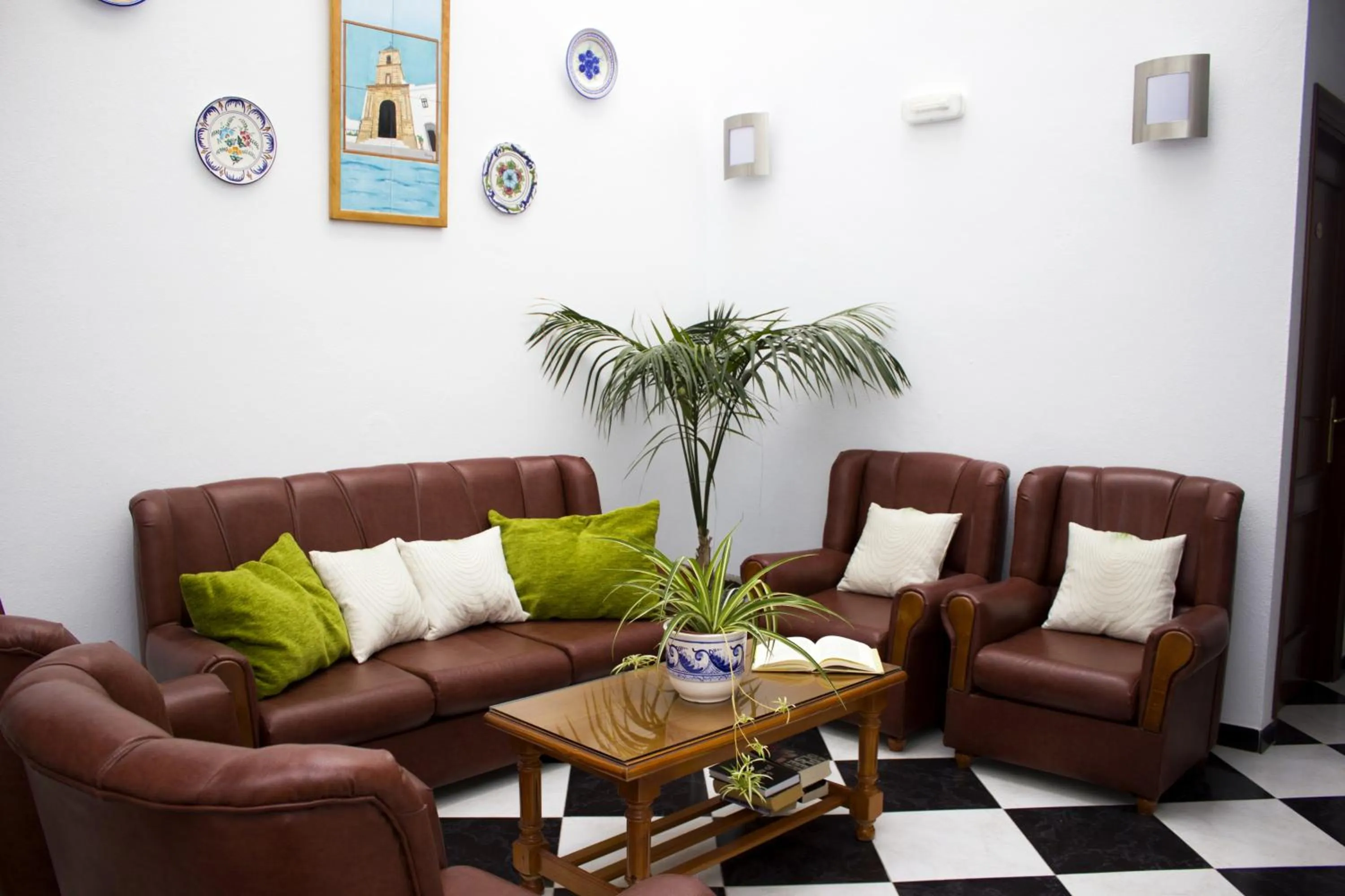 Communal lounge/ TV room in Hotel Oasis