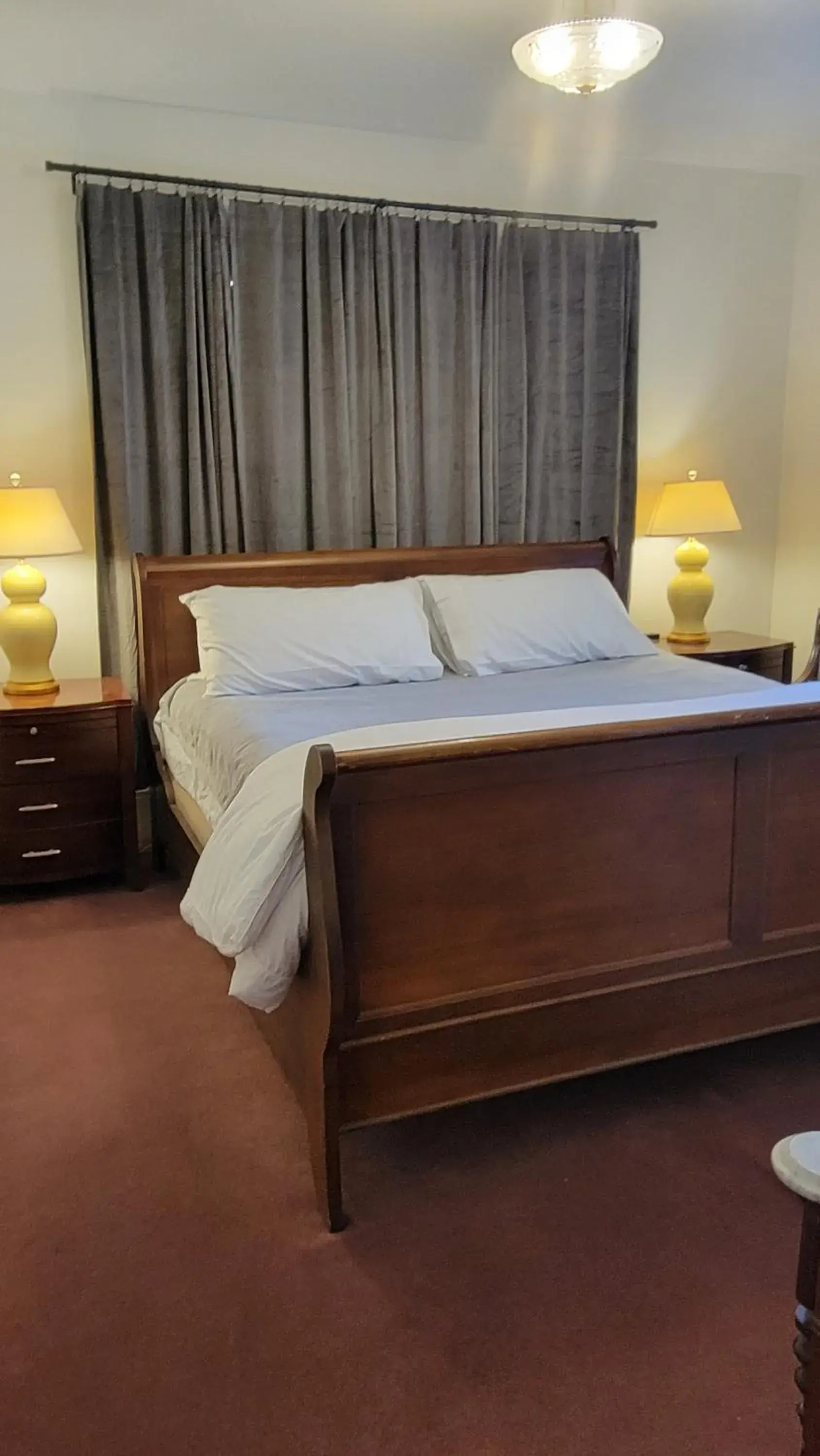 King Studio in The Elizabeth Inn and Restaurant King Studio in The Elizabeth Inn and Restaurant