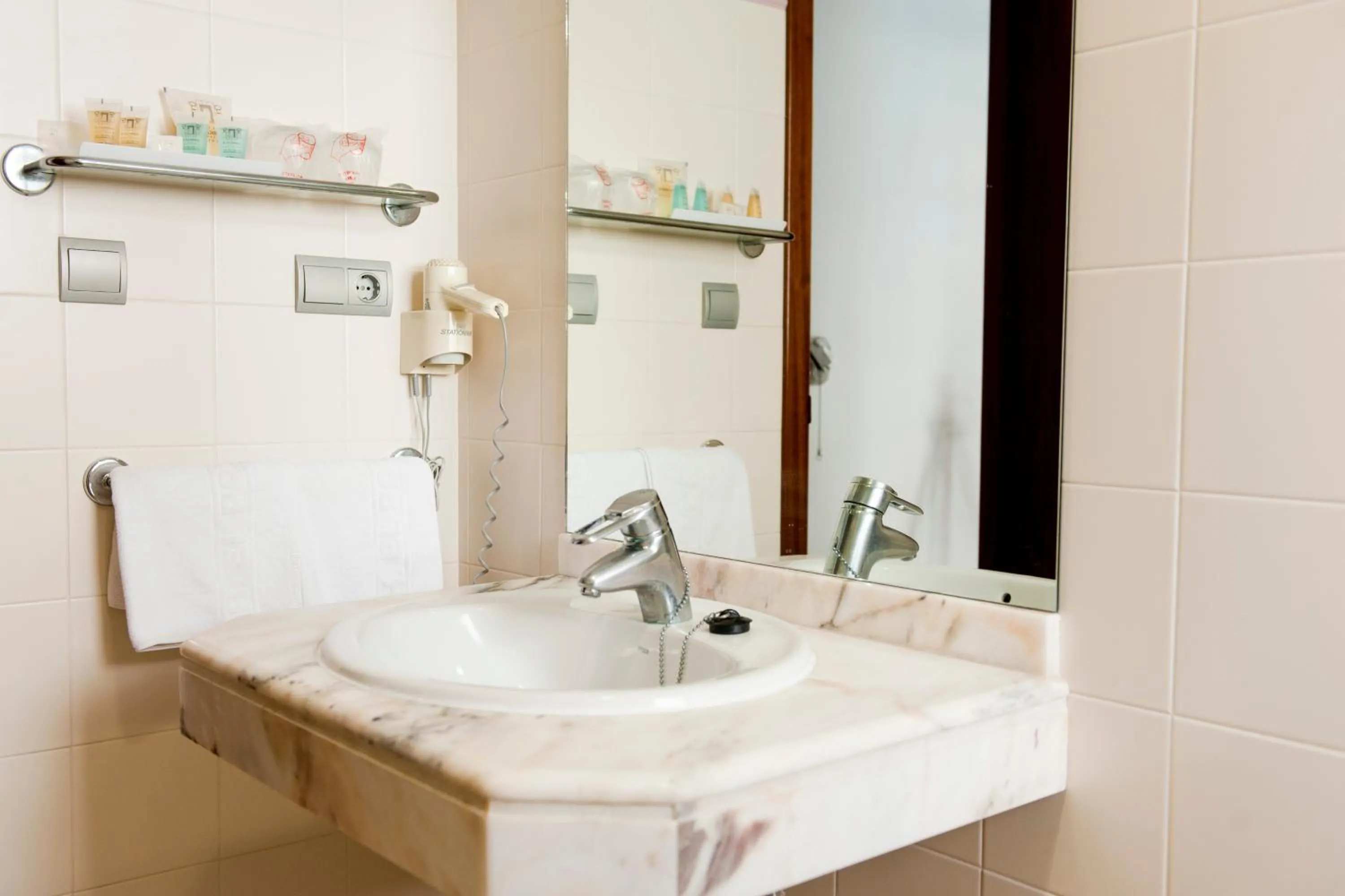 Bathroom in Hotel El Palmeral