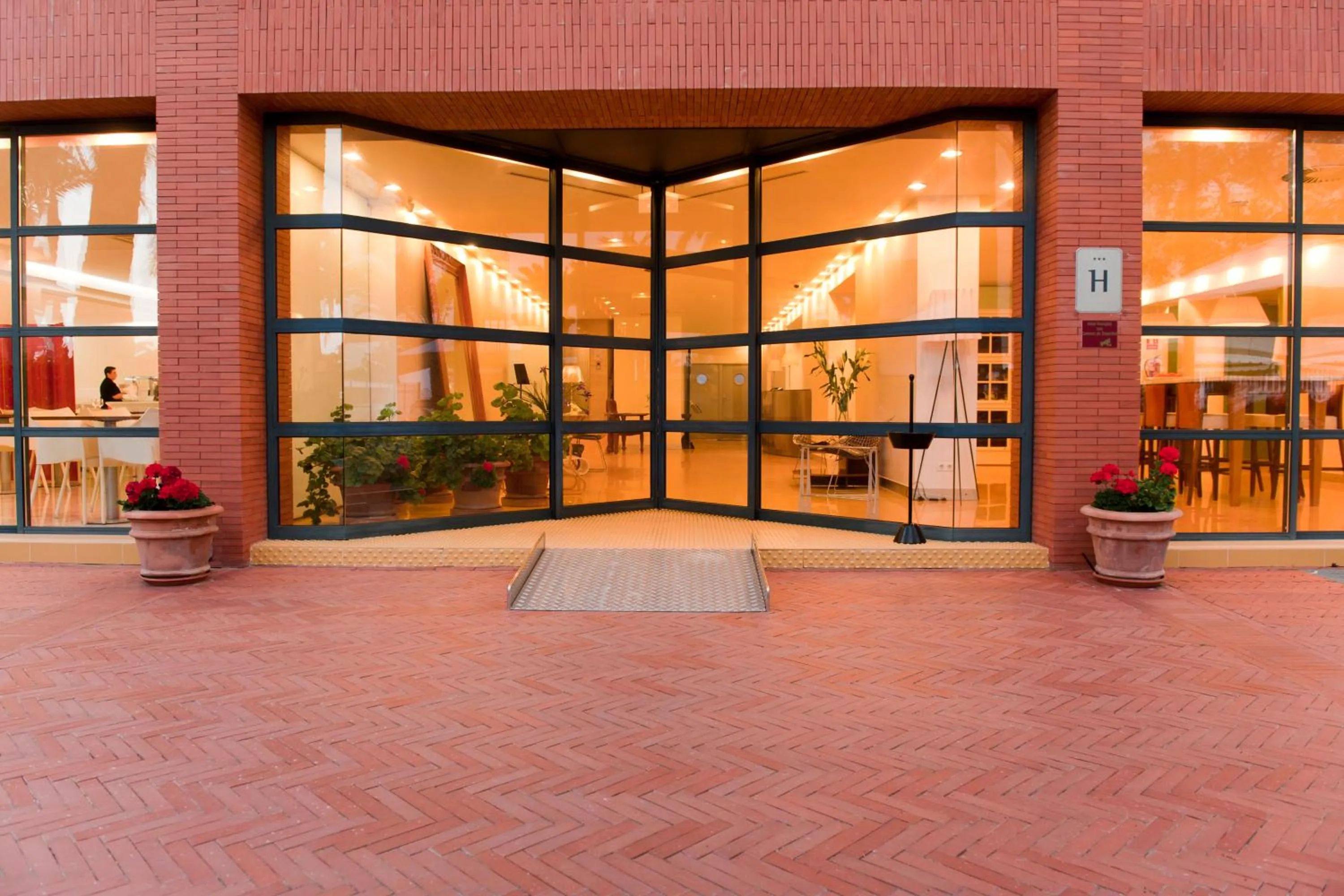 Facade/entrance in Hotel El Palmeral