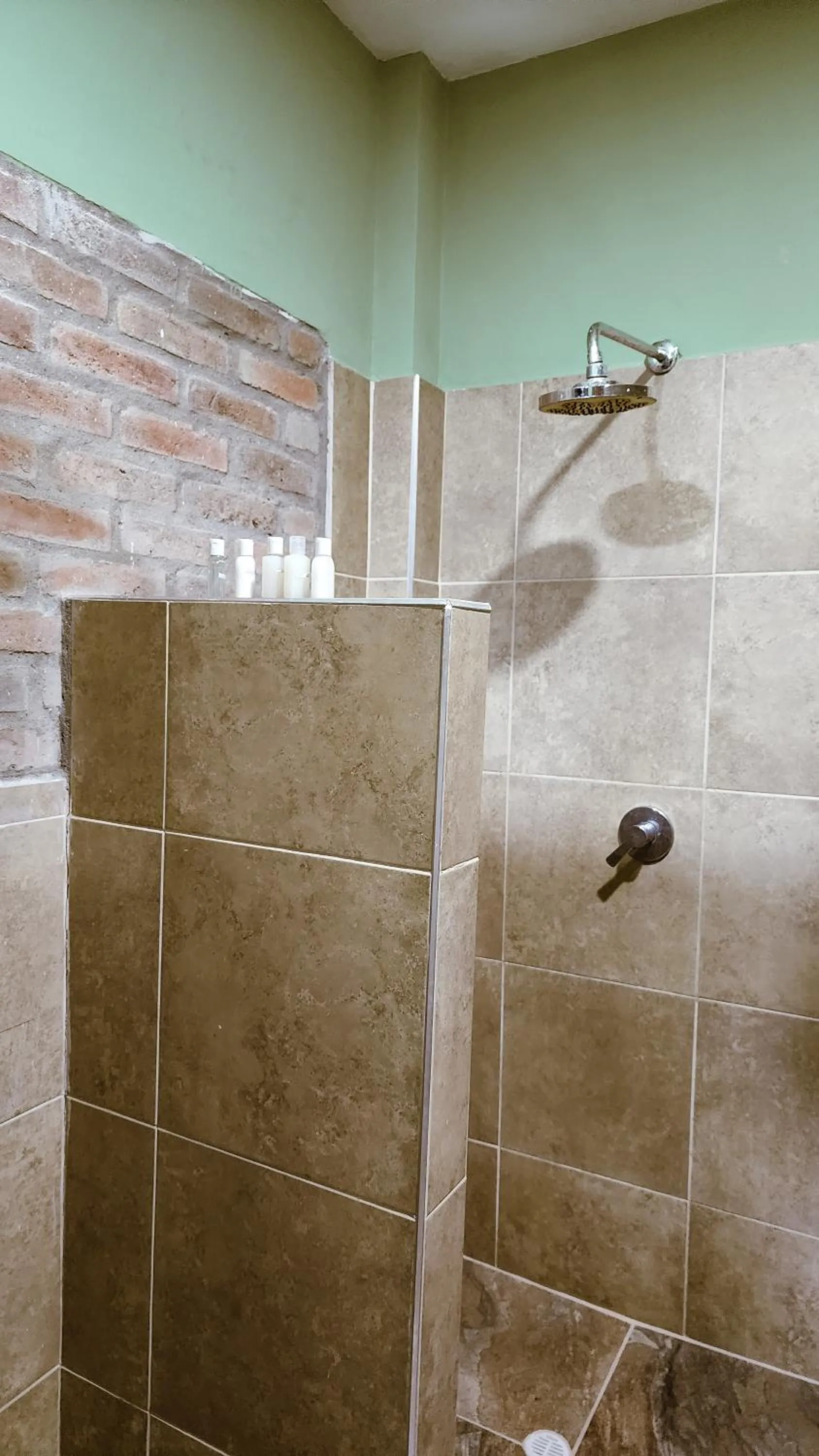 Shower in Tuki Hostel & Lounge