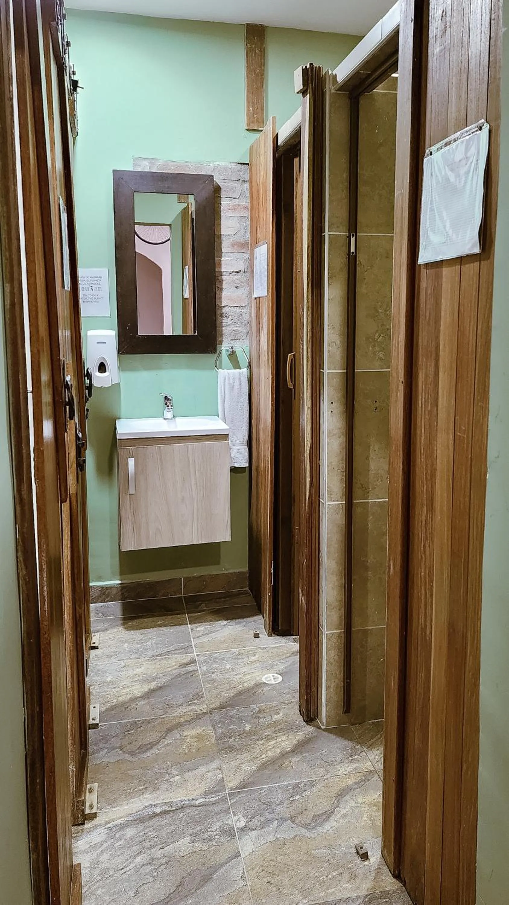 Bathroom in Tuki Hostel & Lounge