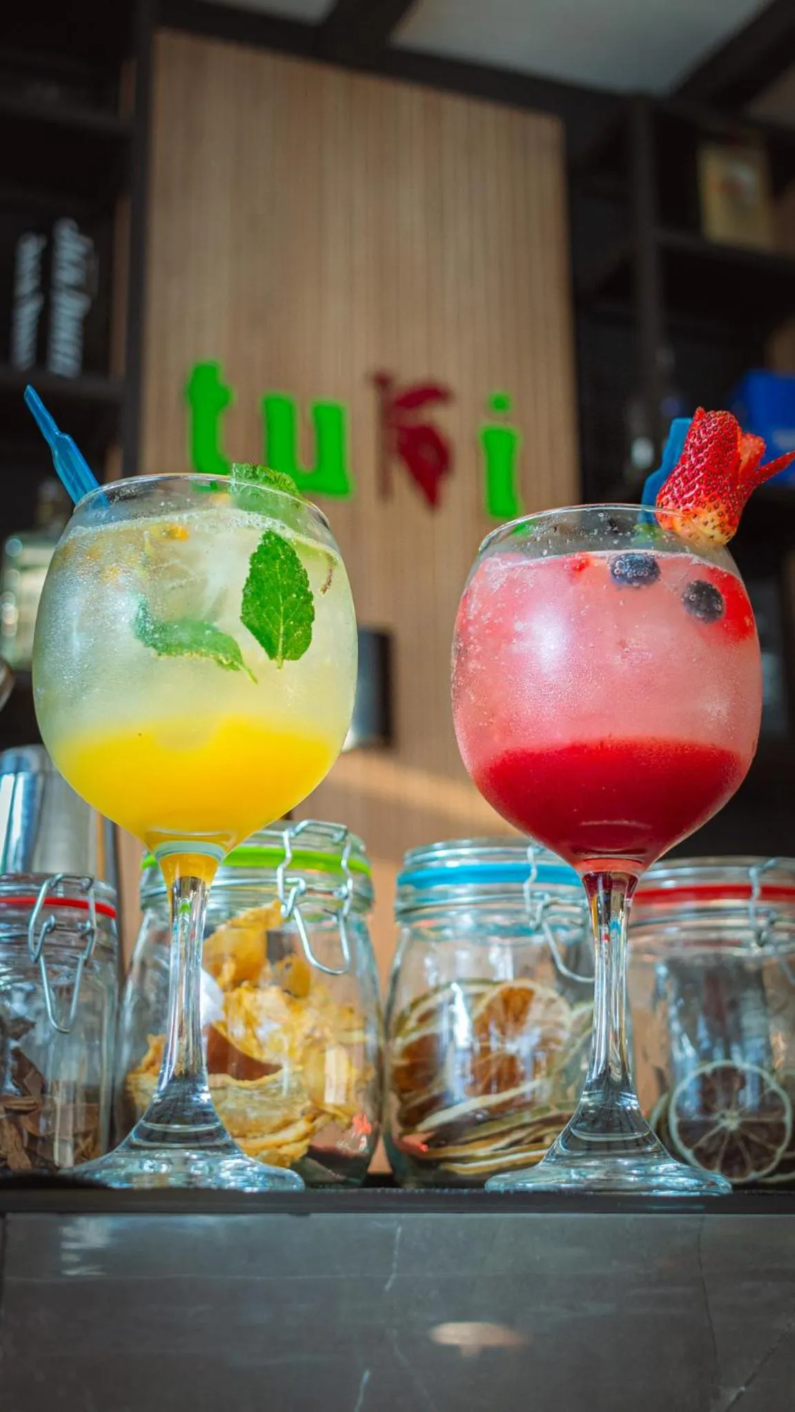 Restaurant/places to eat in Tuki Hostel & Lounge