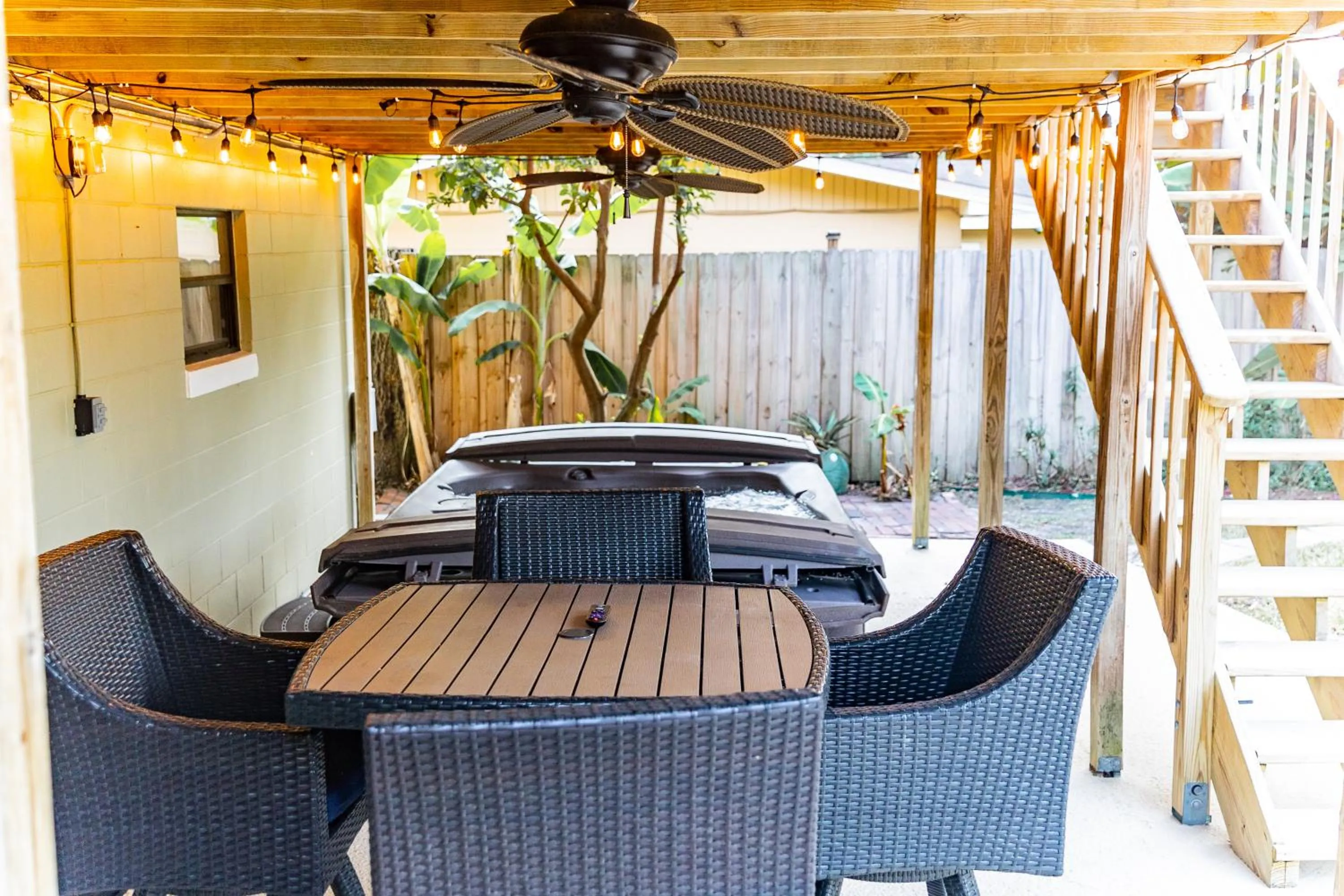 Hot Tub in Pool & Hot Tub Home w Game Room! 1 Mile to Beach!